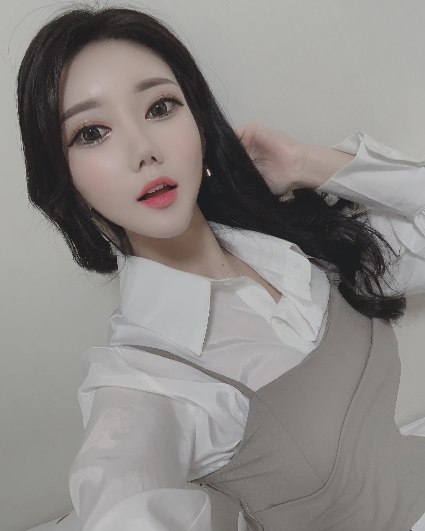 #인스타  오랜만이야
0게시물 0맞팔 실화.. ❔

#새계정 #다시시작 #첫게시물 #팔로워늘리는법
 #팔로잉좋아요 #좋아요반사 #좋아요 
#하트꾹  #하트잇  #셀카투척  #셀카 
#팔로워 #selfie #selca #울산 #부산 
#친구구함 #심시매