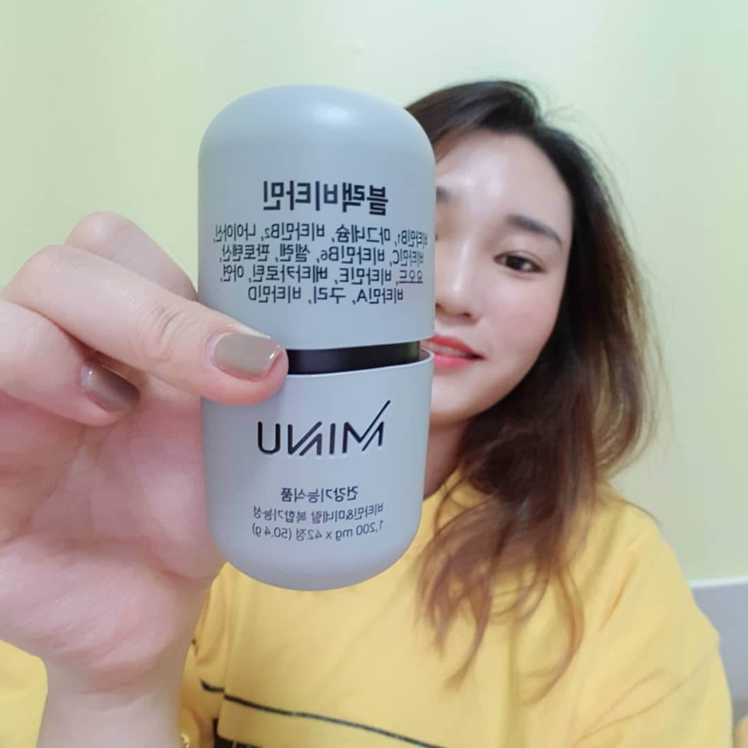 바칸솔👸애일상이내일상 on Instagram: “#영양제챙겨주는사이  평일에 회사에선 일하느라지치고 주말엔 애들보랴 잔소리들으랴 지치는 남의편에게 미누 블랙비타민챙겨주기💪  일단 패키지 블랙이랑 그레이컬러로 깔끔하고 이쁘구요~?ㅎ 잠을자도자도 피로를 느낄때는 피로개선에좋은 비타민B가 필요하다고…”