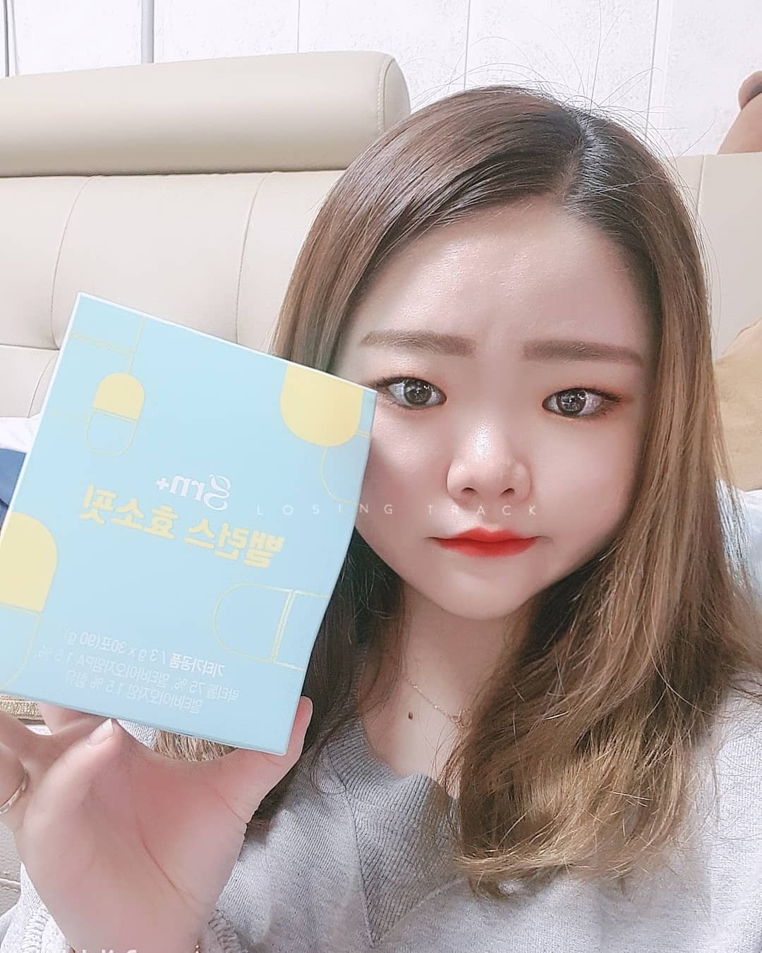 김소연 on Instagram: “💙GRN 밸런스 효소핏💙 🍋음식물 분해와 배출을 도와주는 효소를 담아 원활한 배변활동  효소의 불편한 냄새를 잡고, 상큼한 레몬요거트 맛 이라 좋습니다.휴대가 편리한 포 형태로 이루어져 언제 어디서든 간편하게 관리할수있습니다. 물을 드신 후 분말…”
