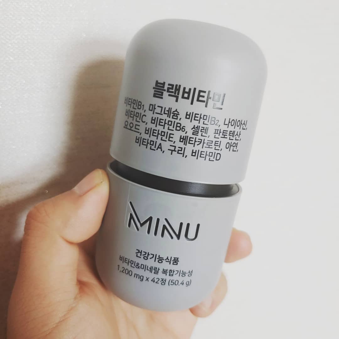 HKOON on Instagram: “몸이 힘들어질 땐
역시 종합비타민💪💊”