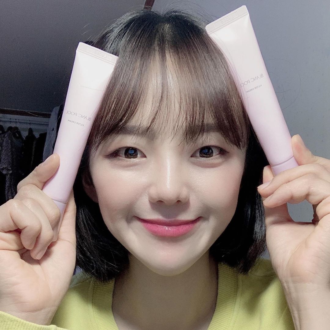 In The Garden🌳 on Instagram: “_💗 블랑풀 필터크림🥳 넘 귀엽게 생긴 톤업 크림! 진정 미백 보습 효과가 있어서  쉽고 빠른 준비를 선호하는 분들께.. 추천함다 ㅎㅎ  입구가 작아서 소량씩 쓸 수 있고  피부에 뜨지 않아 완전 자연스러움! 촉촉하게 발리면서도 마무리는 유분기 0…”
