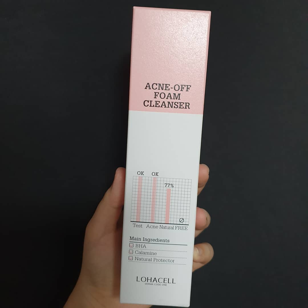 깽이❤ on Instagram: “🧖‍♀️로하셀 아크네 오프 폼 클렌저 🧖‍♀️ 나같은 여드름성 피부인들을 위한 살리실산과 칼라민이 함유된 폼 클렌저!! 거품이 풍성하고 쫀쫀해서 세수하는동안 자극이 안느껴지는 폼클렌징!! 꾸준히 써서 여드름성피부를 완화시켜야겠당🤩🤩 #로하셀…”