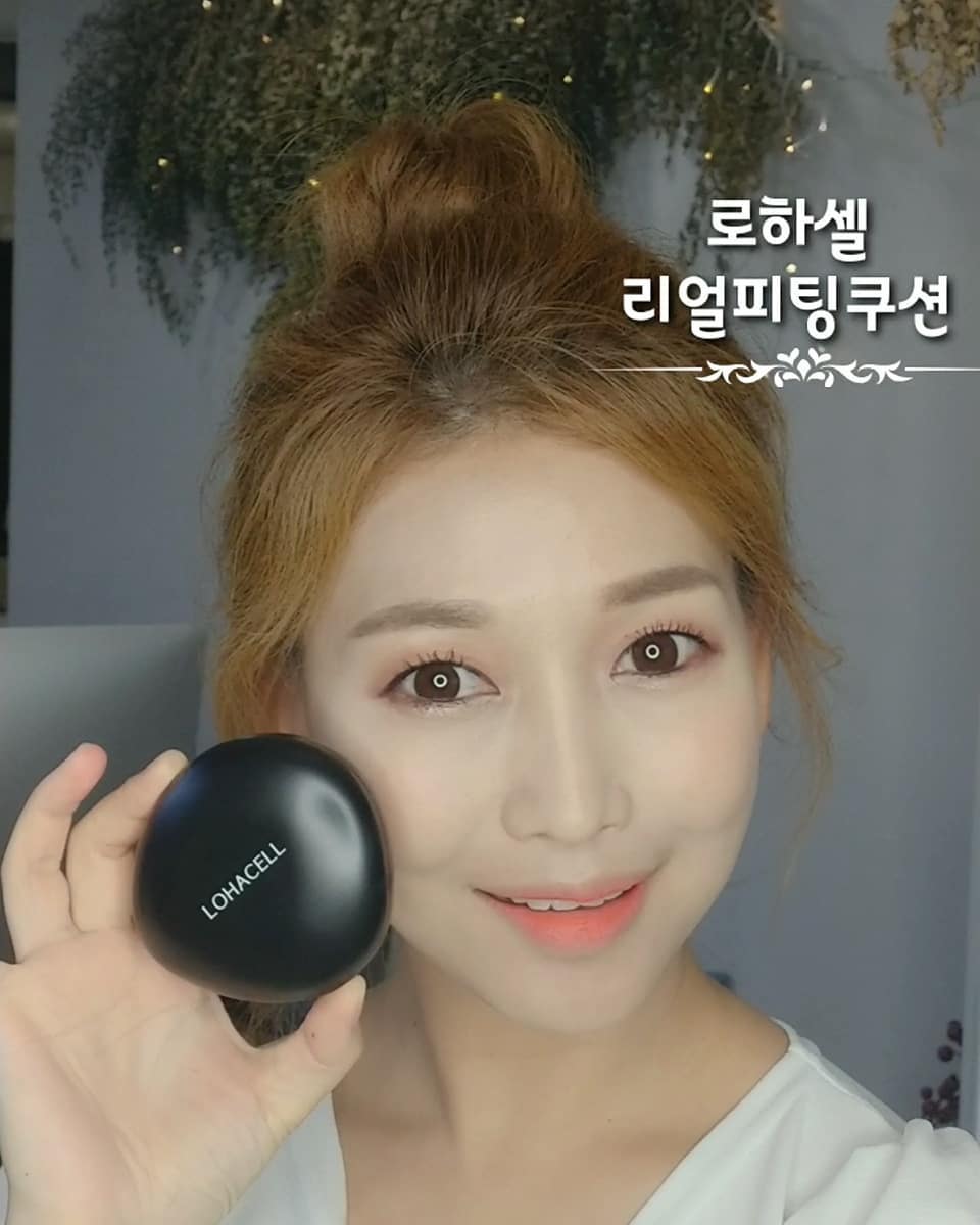 에스티청담 on Instagram: “끈적임없는 세미매트타입 인생쿠션^^ 피부를 어려지게 어려지게 만듦...♥ 진짜...완벽👍👍 자세한 영상은 유튜브 👉👉👉#st청담언니 . . . #에스티청담#부산메이크업 #로하셀 #lohacell #로하셀조약돌쿠션 #조약돌쿠션 #리얼피팅쿠션…”