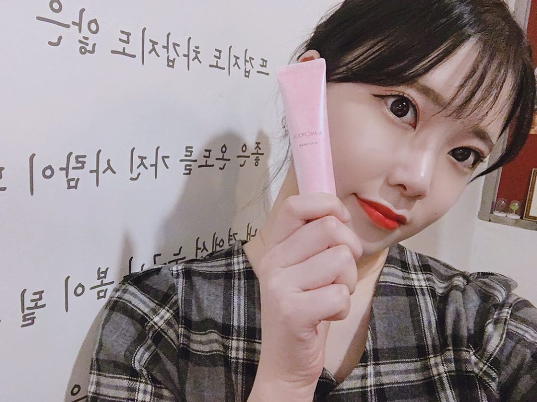 우혜림 on Instagram: “부드럽고 자연스럽게
발리는🙊

#블랑풀 #필터크림 #블랑풀톤업 #블랑풀필터크림 #톤업크림 #톤업크림추천
#리뷰쉐어 #ad”
