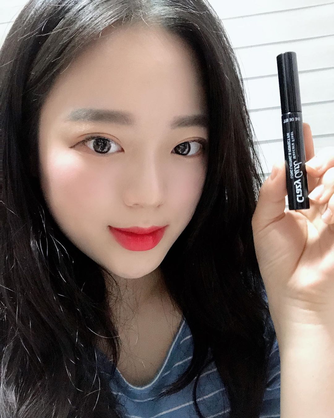 현진 on Instagram: “쉬드엘 / 크레이지 컬 마스카라 픽서 ⠀ 속눈썹이 없어서 픽서 마스카라 찾고 있었는데 이 제품 너무 만족 🤭 마스카라 하기전에 픽서쓰니까 확실히 컬링감이랑 유지력이 너무 짱짱 마스카라 전 픽서는 필수당😍 ⠀ ⠀ ⠀ 제품 🔎 ✔️마스카라를 사용하기…”