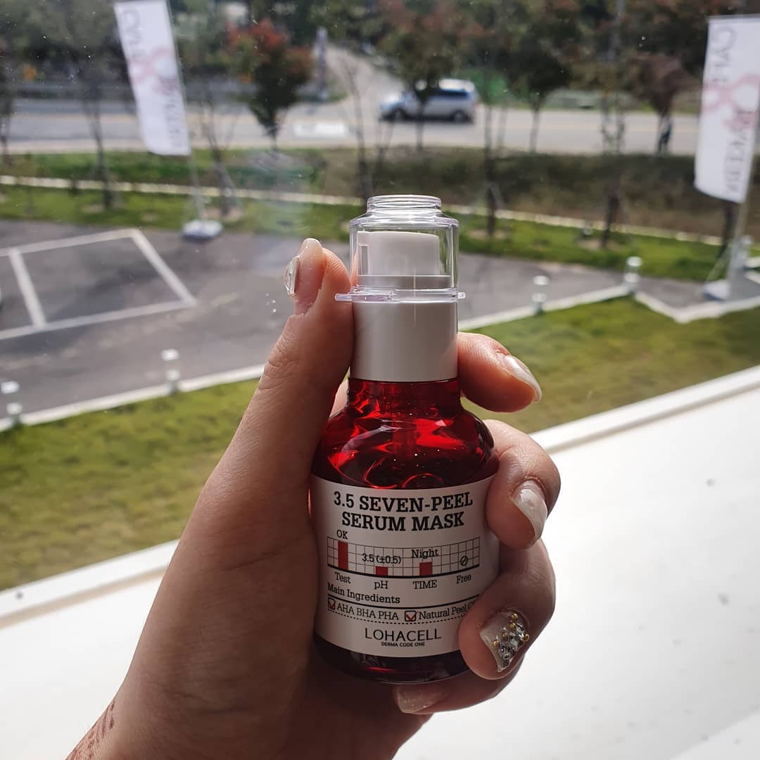姜海仁 on Instagram: “각질 부자들을 위한 선물 쌍욕세럼 ... .. . 각질 제거 세럼으로 블랙헤드, 화이트헤드, 각질 등을 감소시켜 피부결을 개선시켜줄 수 있는 제품입니다. 피부에 자극을 줄 수 있는 유해성분을 배제하여 피부 저자극 테스트를 완료한 홈…”