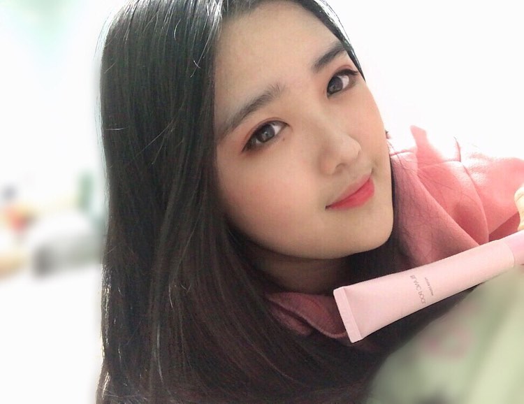 𝕂𝕚𝕞 𝕙𝕪𝕖𝕠𝕟 𝕛𝕚✨ on Instagram: “⠀ ⠀ ⠀ ⠀ ✨블랑풀필터크림✨ 피부가 진정되고 수분유지 해준다 ! 거기에 미백이랑 톤업까지 !! 드디어 나한테 맞는 톤업크림 찾았다😆 진짜 자연스러워잉 ⠀  #블랑풀 #필터크림 #블랑풀톤업 #블랑풀필터크림 #톤업크림 #톤업크림추천 #리뷰쉐어 #ad…”