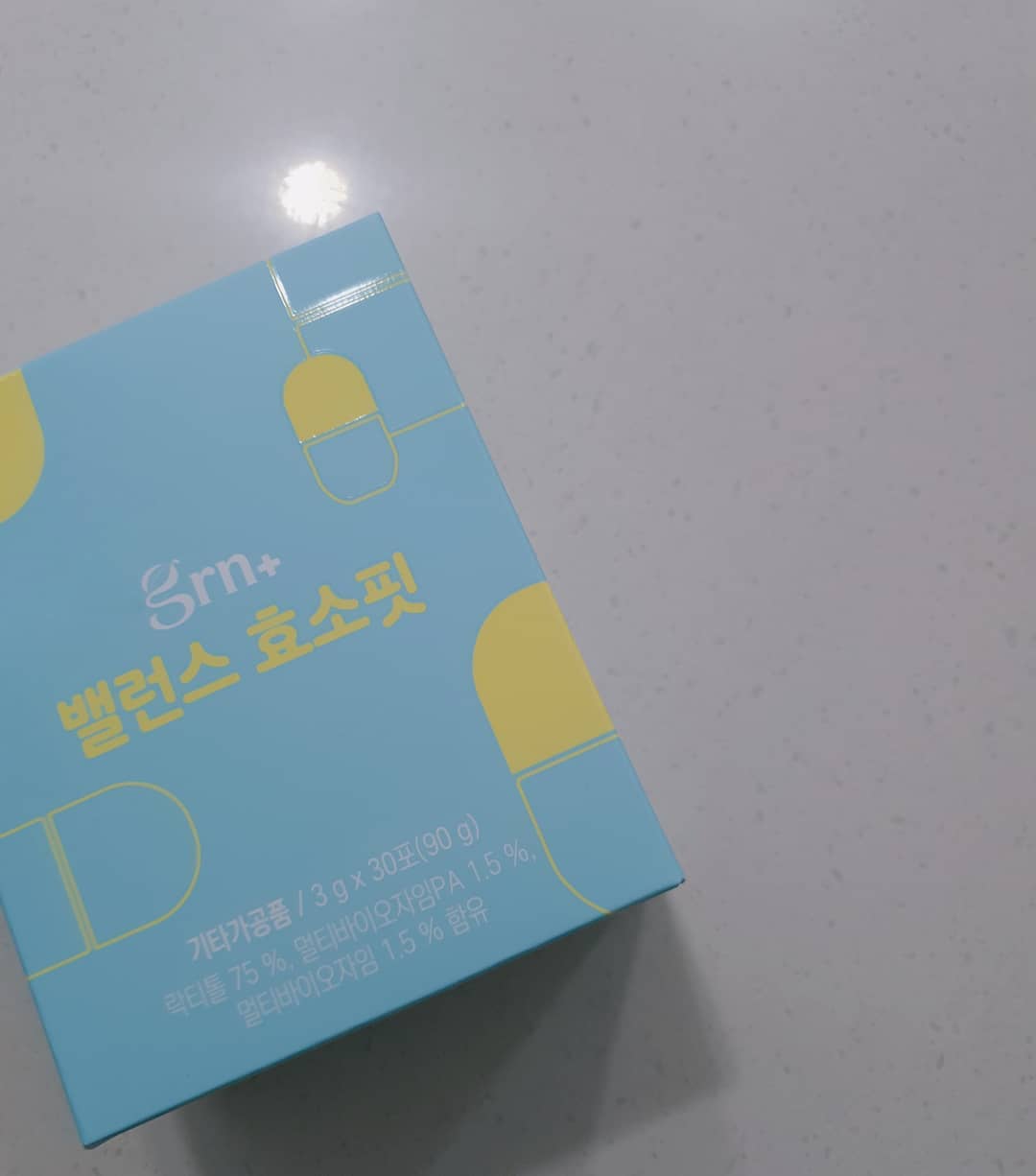 정민 on Instagram: “나쁜건 비워주고 좋은건 채워주는 밸런스 효소핏 평소 소화가 잘 안되는 나에게 꼭 필요한! 레몬요거트 맛으로 물없이도 섭취가능하고 휴대가 편리해서 좋아용☺ 취향에 따라 물이나 요거트나 같이 섭취해도되용 더부룩한 느낌없이 가벼워서👍 . . . #grn…”