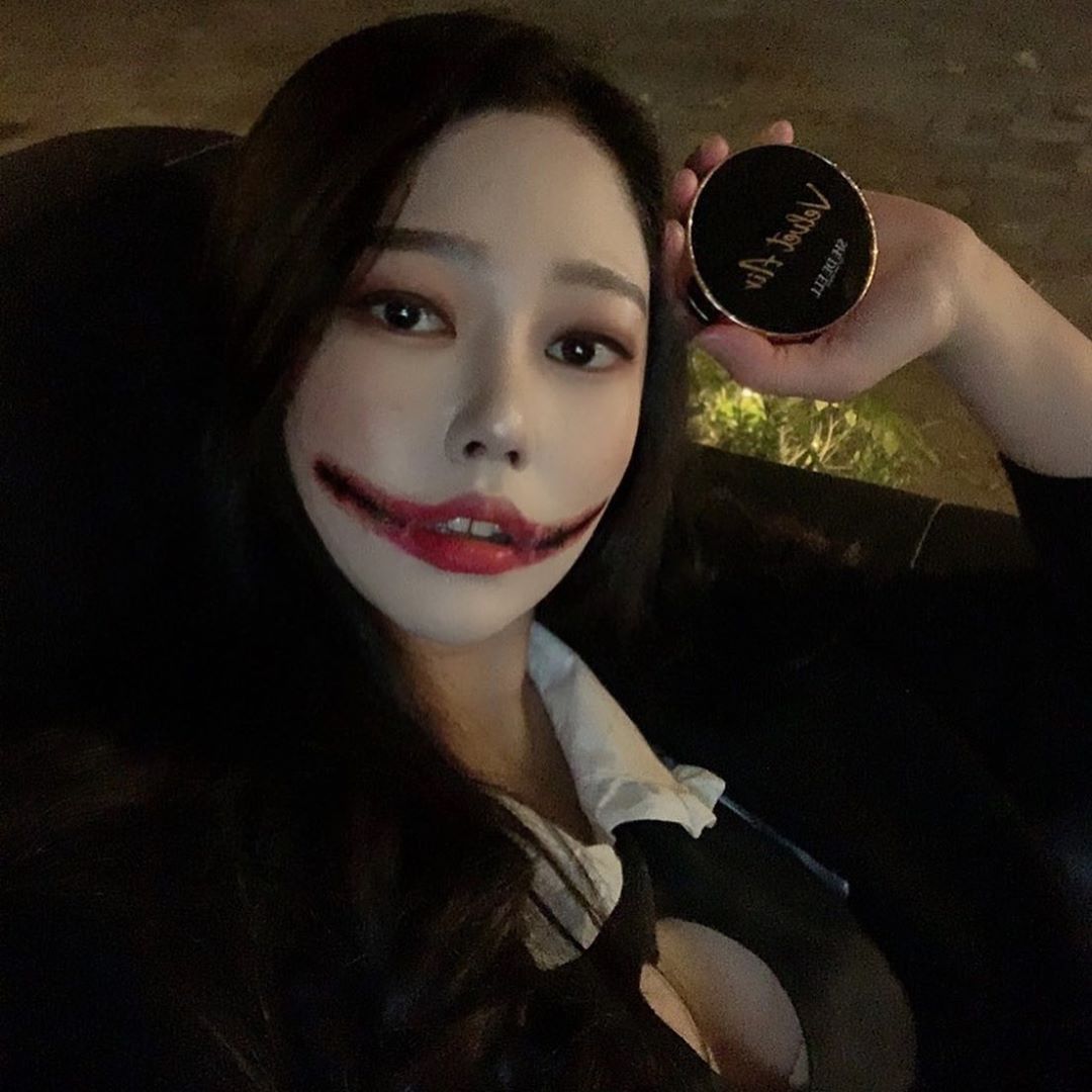 신채리 on Instagram: “급하게 할로윈 분장하는데 엄청 얇게 펴발라지고 무엇보다 지속력이 감동...🥰새벽까지 놀다 들어왔는데도 짱짱하고 매끈매끈해서 감동받은쿠션! 쿠션 유목민들 쉬드엘 벨벳 에어에이블 쿠션으로 정착하세요❣️ . . . . . #쉬드엘 #SHEDEELL…”