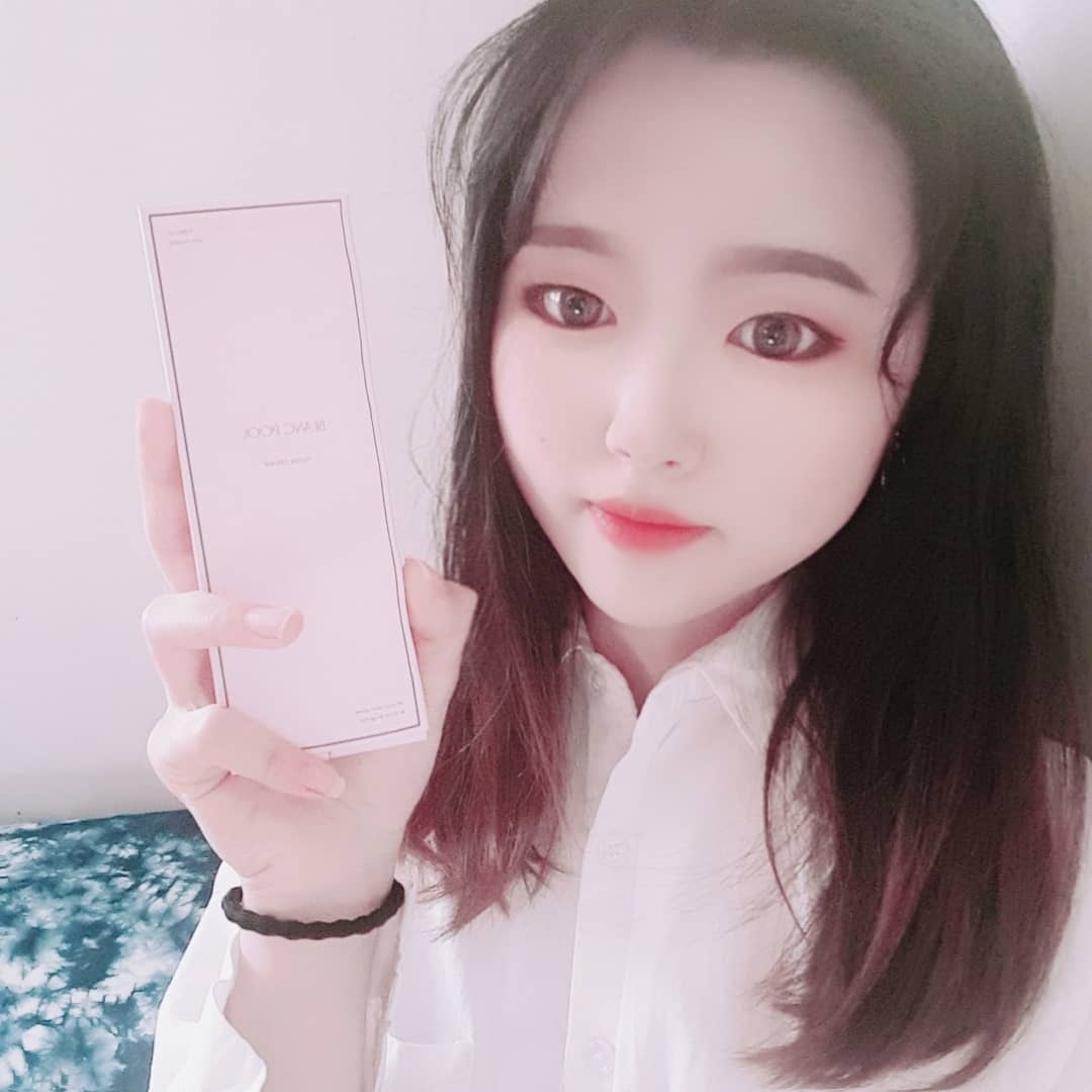 혜원😆 on Instagram: “[블랑풀] 신제품 필터크림(미백기능성 톤업크림) 가지고다니기 너무 간편라며 작아서 가방에도 썩쏙들어가 공간을 많이 차지 하지 않아요❗ 발림성도 좋아서 부드럽고 자연스럽게 발리며, 촉촉하게 잘스며드는거같아 속건조가없어요 즉각적으로 톤업이되어서…”