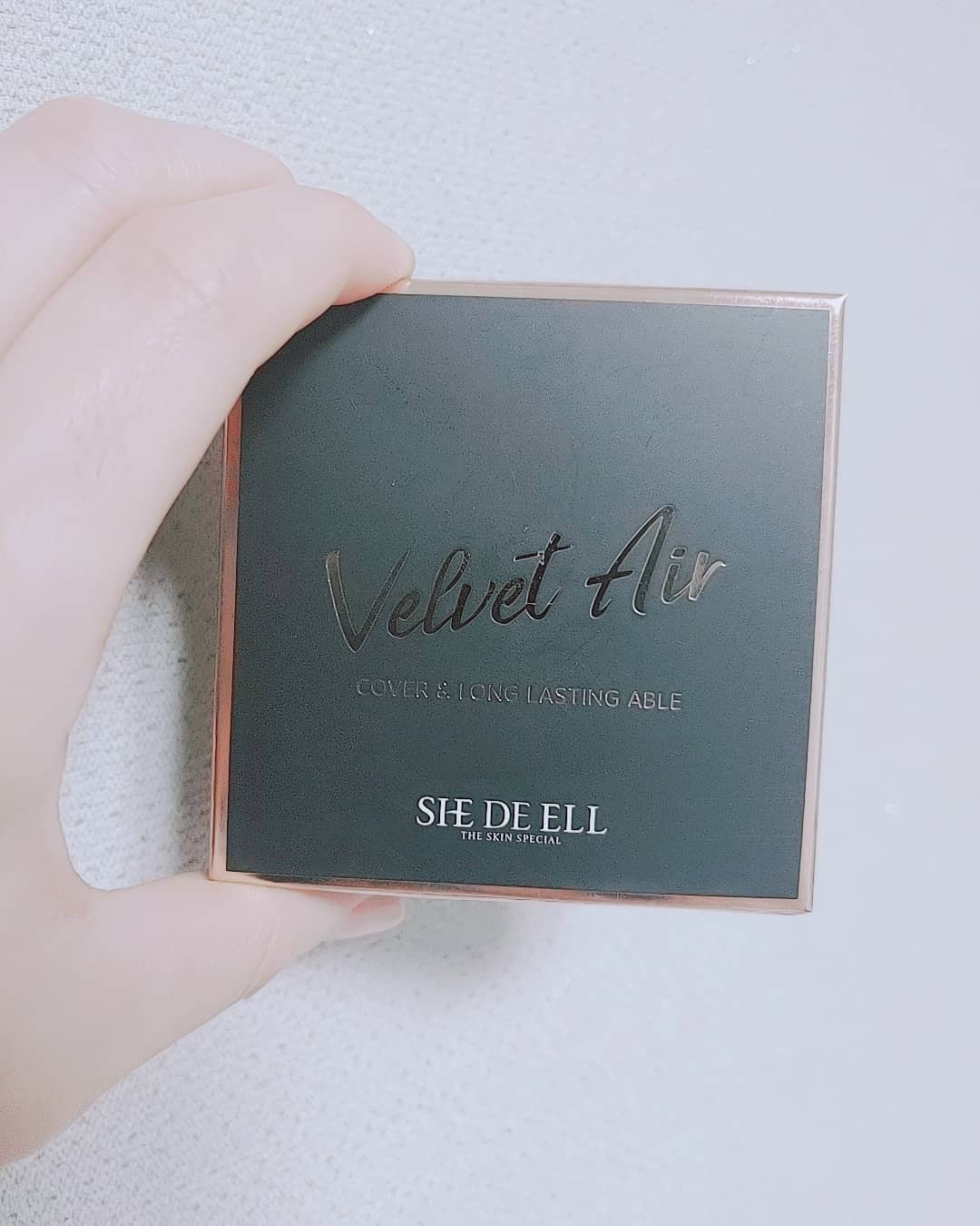김지환(퍼스트우주💕) on Instagram: “#쉬드엘 #SHEDEELL 수분뿜뿜 얇고가벼운화장선호하는나에게찰떡!! 간만에 화장하구 나갔는데 다크닝도 딱히 없었다ㅋㅋ 블루라이트차단해주는 루테인도들었다던데 피부보호잘부탁해~! #쉬드엘벨벳에어에이블쿠션 #쉬드엘쿠션 #쉬드엘벨벳쿠션 #벨벳에어에이블쿠션…”