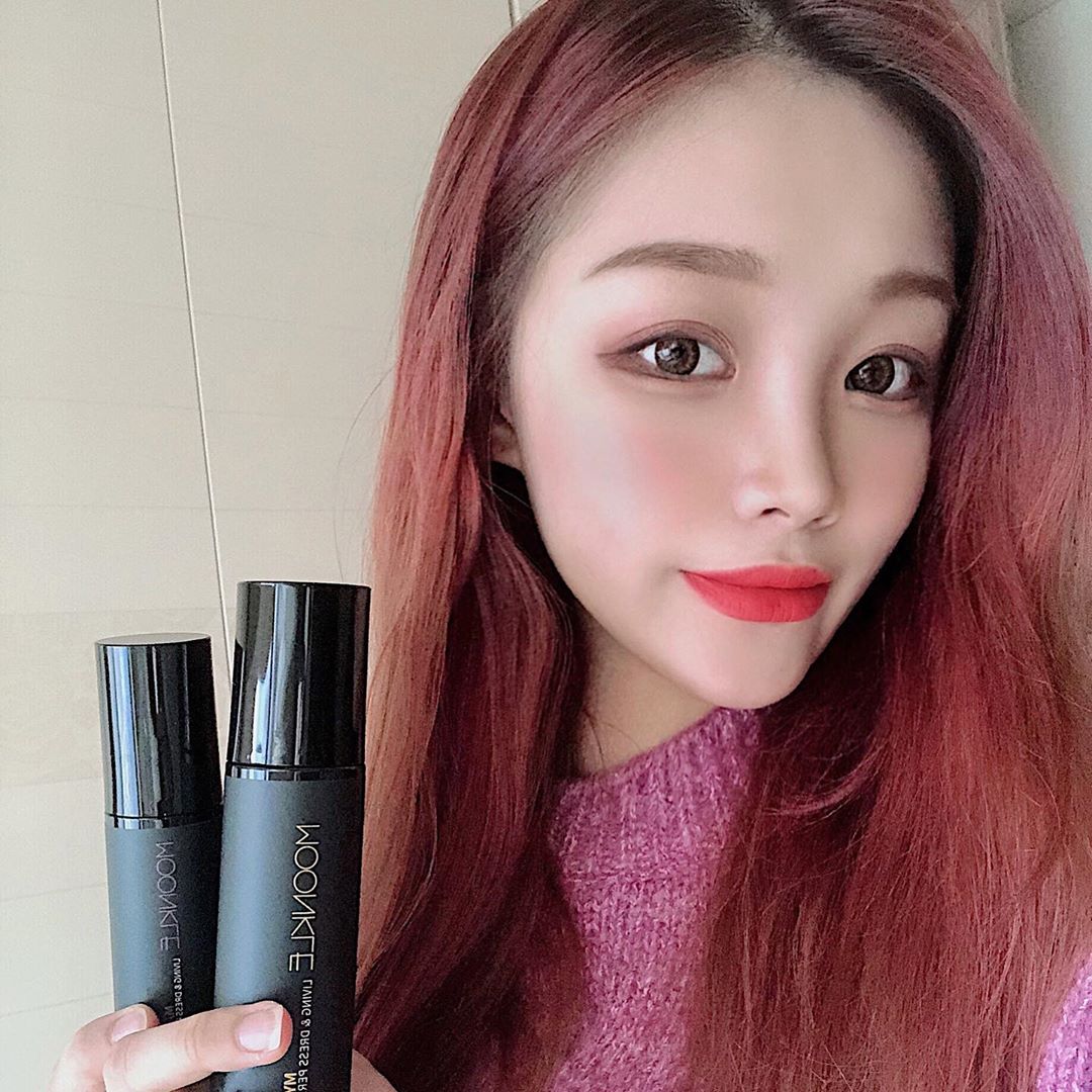 소 이 (23) on Instagram: “💙뭉클 섬유향수💙 . . 섬유향수인데 향균99%,안전성,탈취90%이다!! 향도 10시간이나 지속된당 종류도 많아서 골라쓰는 재미가있다😝 묘미향은 일랑일랑 꽃향기가 너무 좋고ㅠㅠ 매료는 차분한 허브향과 달달한 향이 섞여있어서 옷이든 머리에든 아님…”