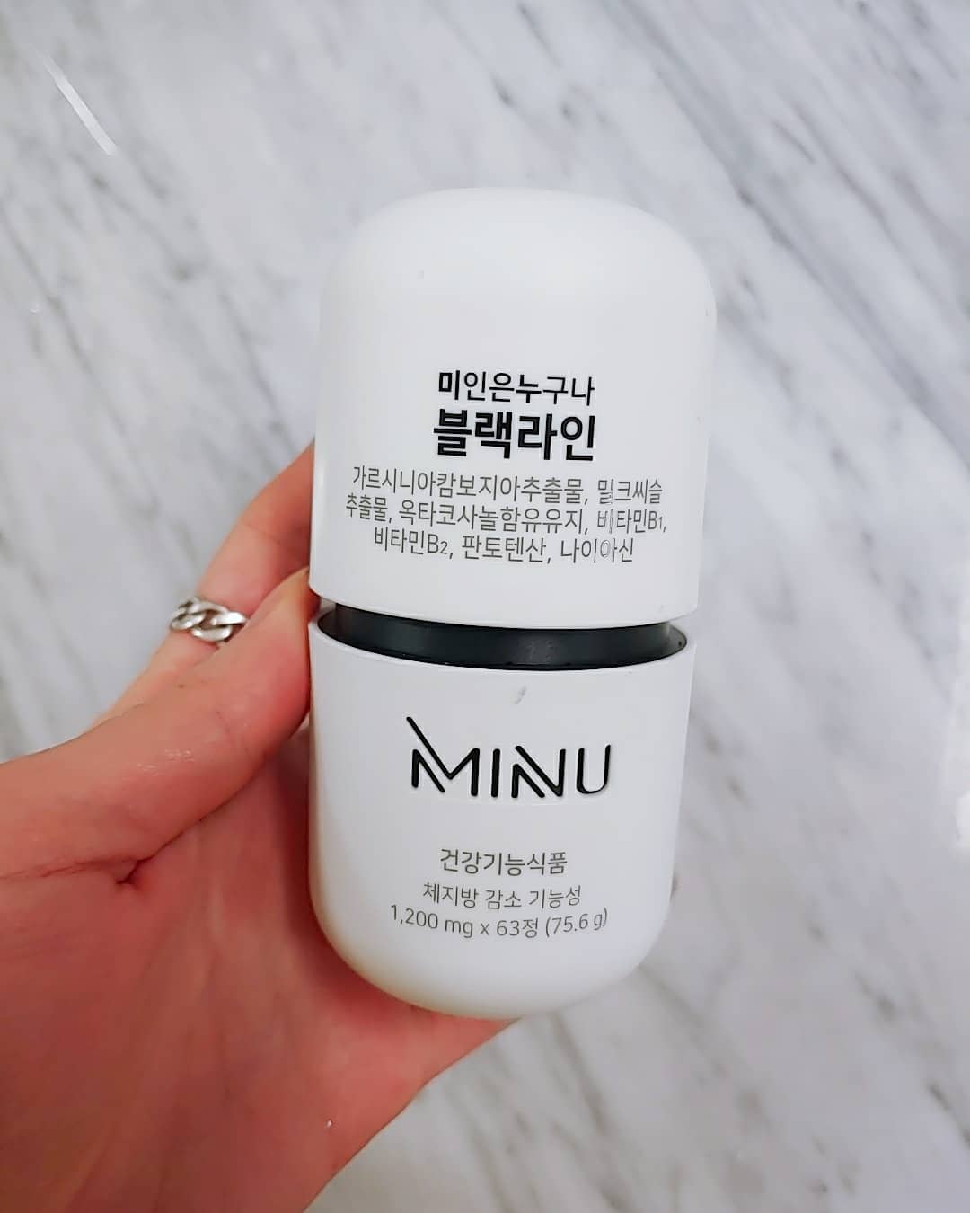 김가윤 💕 on Instagram: “남자에게 좋다는 #미누블랙라인 간건강과 지구력증진 다이어트를 위해 1일 3알! 식전에 1알씩😊 체지방감소와 피로회복에도 좋은 블랙라인 남자들 선물로도 넘 좋아요🤗 . . . . . . . . . #미누 #MINU #미누다이어트 #체지방감소 #다이어트…”