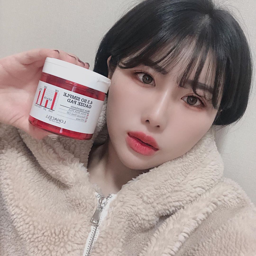 혲이 on Instagram: “혜또로 #로하셀 #쌍욕패드 입니다🥰 세안 후 스킨 대용으로 쓰는 요녀석✨ 세안만으로는 관리가 안되는 피부결까지 관리해주는 아이! 더군다나 나처럼 화장솜 사기 귀찮아서 스킨 대충 바르는 사람에게는 그냥 최고다 최고 ! 건조하지도 않고 너무 좋다😭 .…”