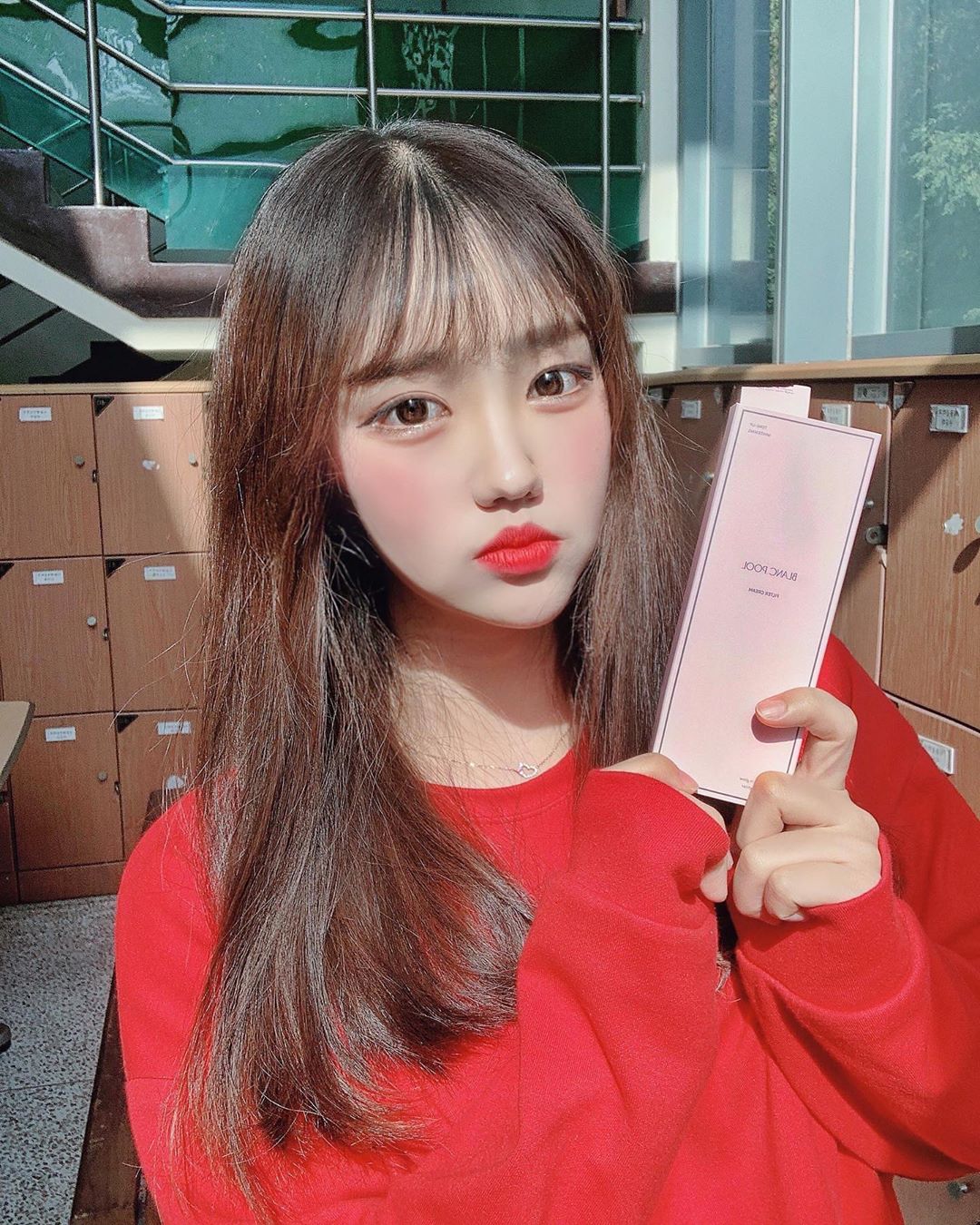 김미미 🍒 on Instagram: “#블랑풀필터크림 이번에 #블랑풀 에서 신상으로 나온 #필터크림 🤭  세상에 아직도 시험인 나에게 너무 찰떡이잖아 👏🏻 기초제품 바르는 듯한 발림성에 마무리는 #속촉겉보송 ,, 😱 톤업이 자연스럽게 돼서 발랐나? 싶은데 막상 안바른쪽 비교해보면 확실…”