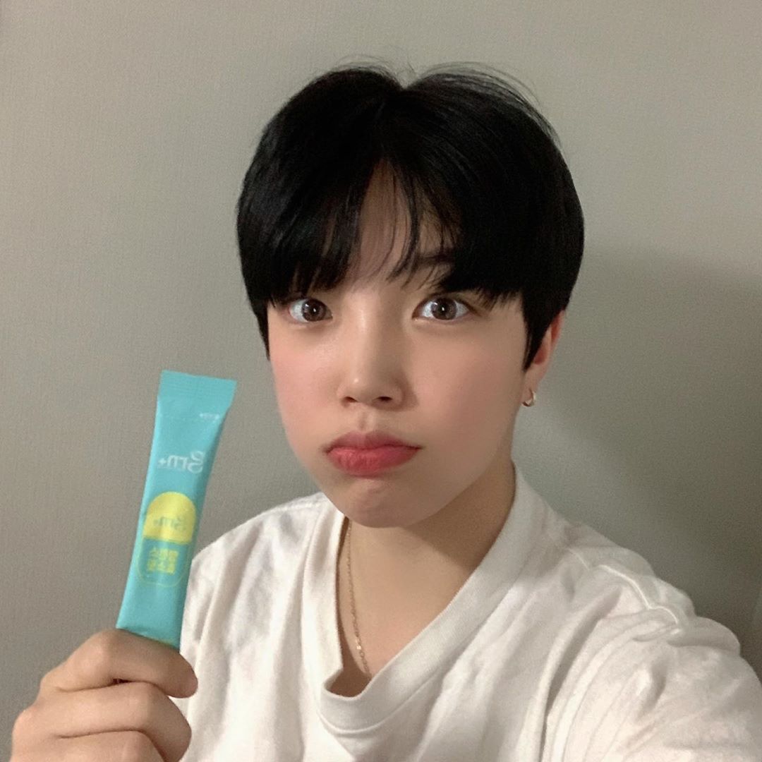 나종주 on Instagram: “음식물 분해와 배출을 도와주는 효소를 담아 원활한 배변활동으로 다이어트에도 도움이 될 수 있는 제품으로 효소의 불편한 냄새를 잡고, 레몬요거트 맛으로 맛있게 섭취 가능 ! 휴대가 편리한 포 형태로 이루어져 언제 어디서든 간편하게 ! 기호에 따라 물,…”