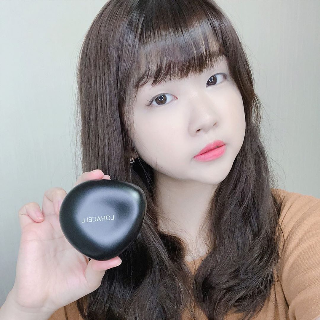 쫑이 on Instagram: “#조약돌쿠션 . . 요번에는 귀여운 조약돌 모양의 쿠션을 가져왔습니다 :) #로하셀 에서 나온 #리얼피팅쿠션 인데요!😆 매끈한 결 커버력이 좋은 #로하셀쿠션 🎶🎵 조약돌처럼 매끈한 피부결을 만들어준다고해서 ㅋㅋ 조약돌쿠션이라고 지었다고합니다…”
