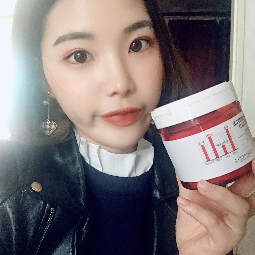 ʀᴏᴍɪ on Instagram: “피부의 선도가 환경에 의해 변한다는걸 아시나요? 비누, 폼클렌징 같은 세정력이 강한 제품을 사용할수록 알칼리수치가 높아지고 심지어 물세안만 해도 산도가 변형된답니다. 4.3 쏘 심플 거즈패드는 세안후 올라간 pH를 빠르게 낮추어 가장이상적인…”