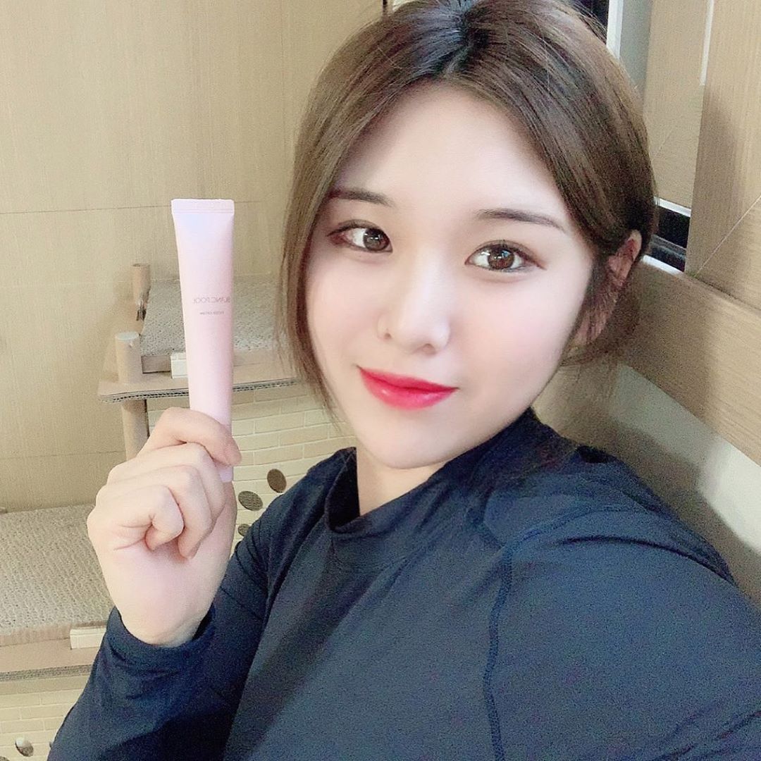 kIM JUNG BIN[필라테스강사]🍃 on Instagram: “#블랑풀신상필터크림 자연스어운 미백 ㅎㅎ 요고 덕분에 파운데이션 안쓴지 오래 ㅎㅎ 쿨톤 웜톤 상관없이 저는 약간에 핑크베이스 톤업된 느낌이라서 좋았어요😊👍 생얼인척하기 좋은 톤업크림 ㅎㅎ @blancpool_official  #블랑풀 #필터크림…”