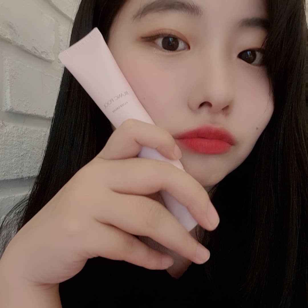 lv.23 (백수모먼트) on Instagram: “발림성 거의 로션급,,💫
여름에 얼굴에만 선크림 바르고다녀서
목만 겁나 칙칙해서 미백크림 장만했당 :>
얼굴 동동 더이상은 naver ᆢᆢ”