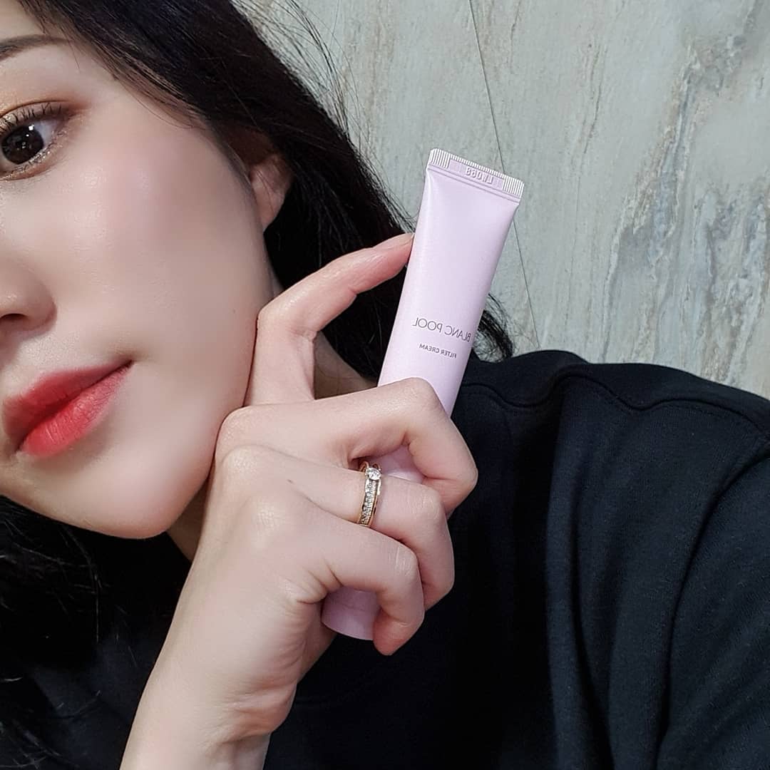 고은진 on Instagram: “#블랑풀신상 파운데이션이 무거울 땐 블랑풀 신상 필터크림 촵촵❗❗ 자연스럽게 톤🆙️ 아주 마음에 들구만😋 . . #블랑풀 #필터크림 #블랑풀필터크림 #톤업크림 #톤업크림추천 #일상 #셀카 #셀피 #데일리 #오오티디 #단미 #너나들이 #굄 #사랑옵다…”
