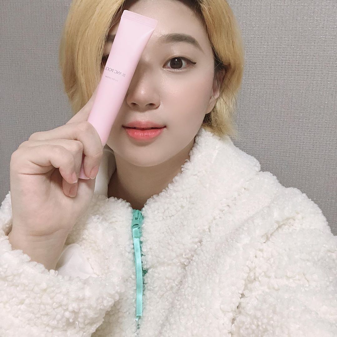 김주연 on Instagram: “블랑풀 필터크림~  협찬 받고나서 3~4일 써보고 적는 실제 후기입니다  가볍고 자연스럽게 밝아지는 피부 필터효과를 줌 그렇다고 다른 제품과 다르게 너무 하얗게 뜨는것도 아니고 피부톤업되는정도여서 자연스러운 필터크림 찾는다면 추천해요~!! -바르고…”
