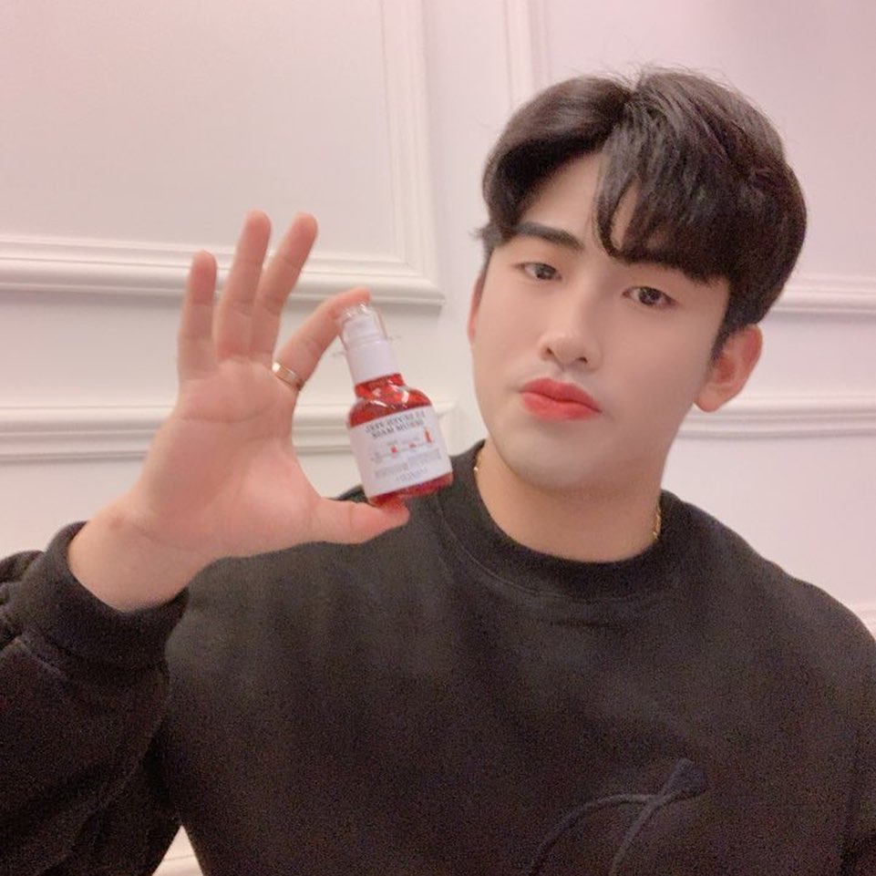 민엔젤입니다 on Instagram: “이 제품은 로하셀 신제품인 3.5세븐-필 세럼 마스크 1EA 입니다!  로하셀 쌍욕세럼은 각질 제거 세럼으로 블랙헤드,화이트헤드,각질 등을 감소시켜 피부결을 개선시켜줄 수 있는 제품입니다.  피부에 자극을 줄 수있는 유해성분을 배제하여 피부에…”
