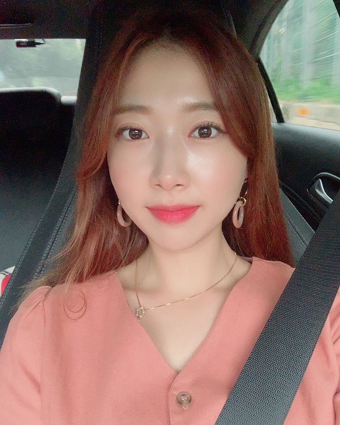 🙈아마 너무 많아서 다 못볼걸👀 on Instagram: “오랜만에 올리는 #셀피 #🤗 #레알 이거 #파워컬링 이구나 #🥰 #🔫 잘 쳐지는 내 #속눈썹 엔 #띵템 #👁👁 #😎”