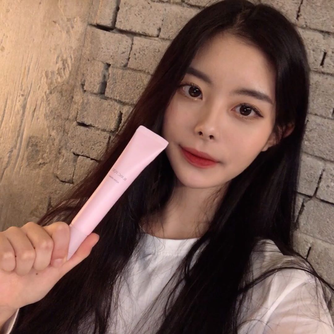 하루 이틀 산 것도 아닌데 on Instagram: “블랑풀 필터크림 ✨
⠀
자연스럽게 톤업되고 광도 잘 나요 👑
⠀
.
⠀
.
⠀
.
⠀
#블랑풀 #필터크림 #블랑풀톤업 #블랑풀필터크림 #톤업크림 #톤업크림추천”