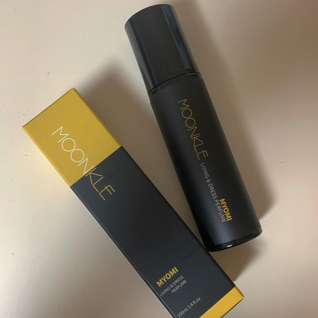 정 경진 on Instagram: “✔️뭉클 섬유향수✔️
받자마자 완전 맘에 든 섬유향수 !
요즘 완전 잘 쓰는 중 ‎(∩❛ڡ❛∩)
.
.
.
#뭉클 #뭉클섬유향수 #섬유향수 #섬유탈취제 #뭉클묘미”