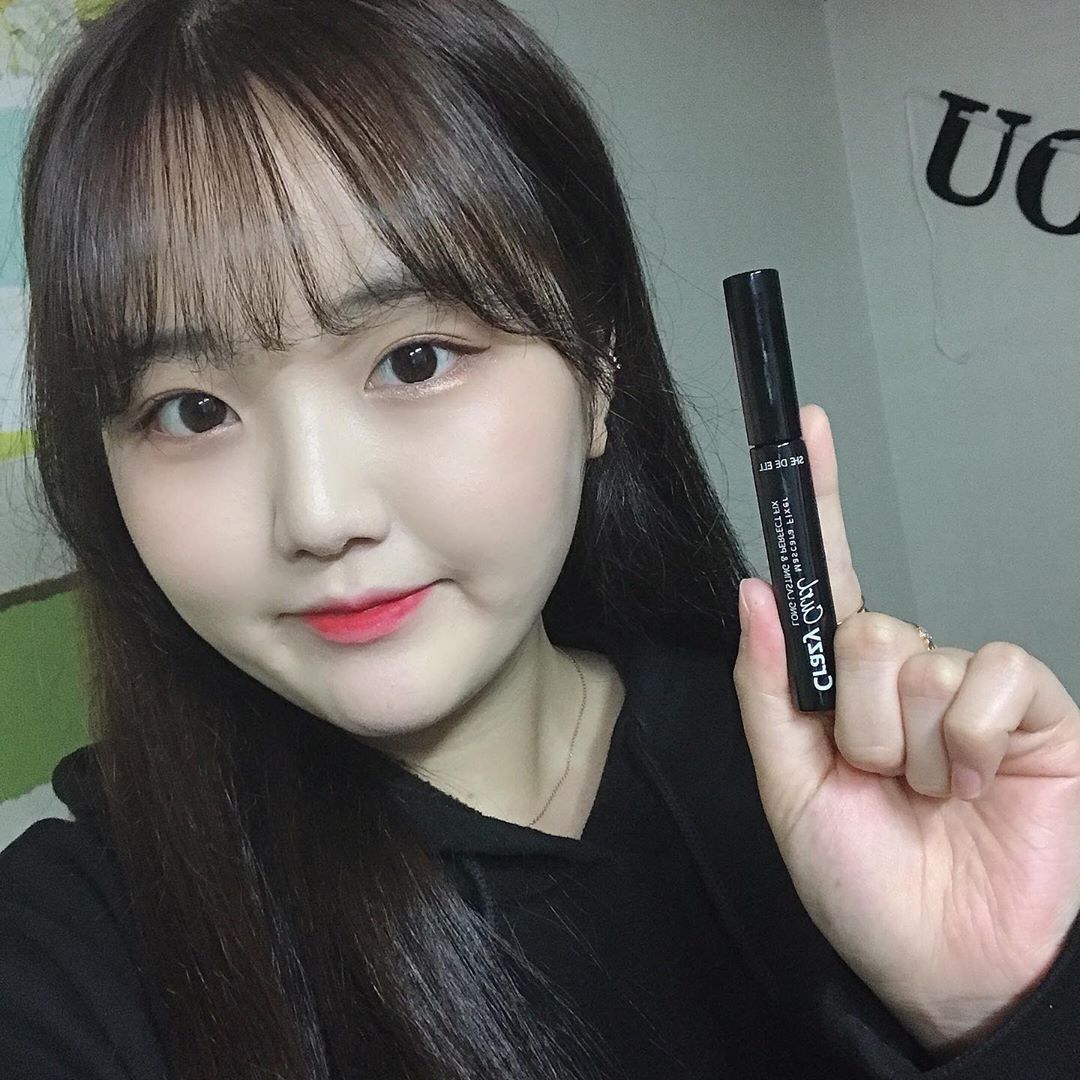 @j22hy25n on Instagram: “쉬드엘 크레이지 컬 마스카라 픽서 ☻ 알바가기전에 픽서하고, 끝나고 확인해보니까 정말루 그대로 컬링이 있땅 진짜 마스카라 픽서이긴한가부다,, 속눈썹도 원래 긴 편이 아니라서 연장 아니면 안대고 마스카라 해도 티가 안났었는데 쉬드엘 픽서 사용하니까…”