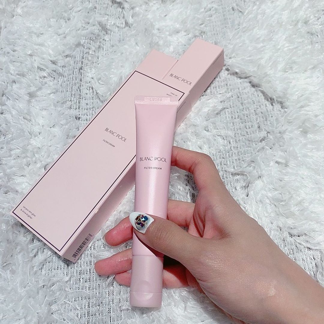 @most.ran on Instagram: “. 쌩얼엔 촉촉한 톤업크림만한게 없쥬 발림성도 소프트해🥰 수분이 필요한 요즘 중간중간 미스트뿌리고 한번더 톤업크림 덮어줘도 쵝오👍 . . @blancpool_official  #블랑풀 #필터크림 #블랑풀톤업 #블랑풀필터크림 #톤업크림 #톤업크림추천…”