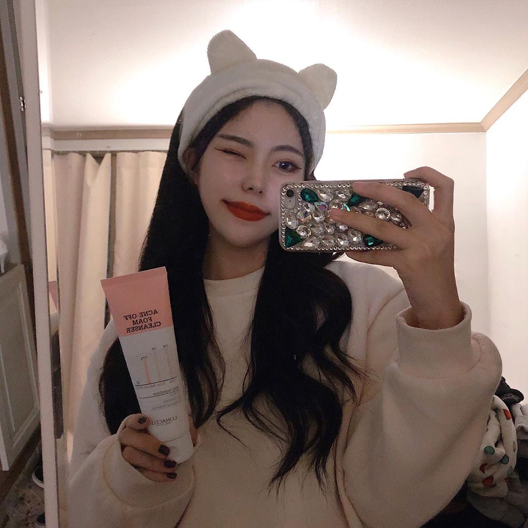 예진𝕐𝕖𝕙𝕛𝕖𝕖𝕟 on Instagram: “뭔가 피부가 울긋불긋 올라올거 같은날에 🌸로하셀 아크네 오프 폼 클렌저🌸사용해주면  잠잠해지는거 너무 신기해  ୧ʕʘ‿ʘʔ୨  패키지도 핑크색이여서 큐티뽀짝💝 . . . #로하셀 #lohacell #로하셀아크네오프폼클렌저 #아크네오프폼클렌저…”