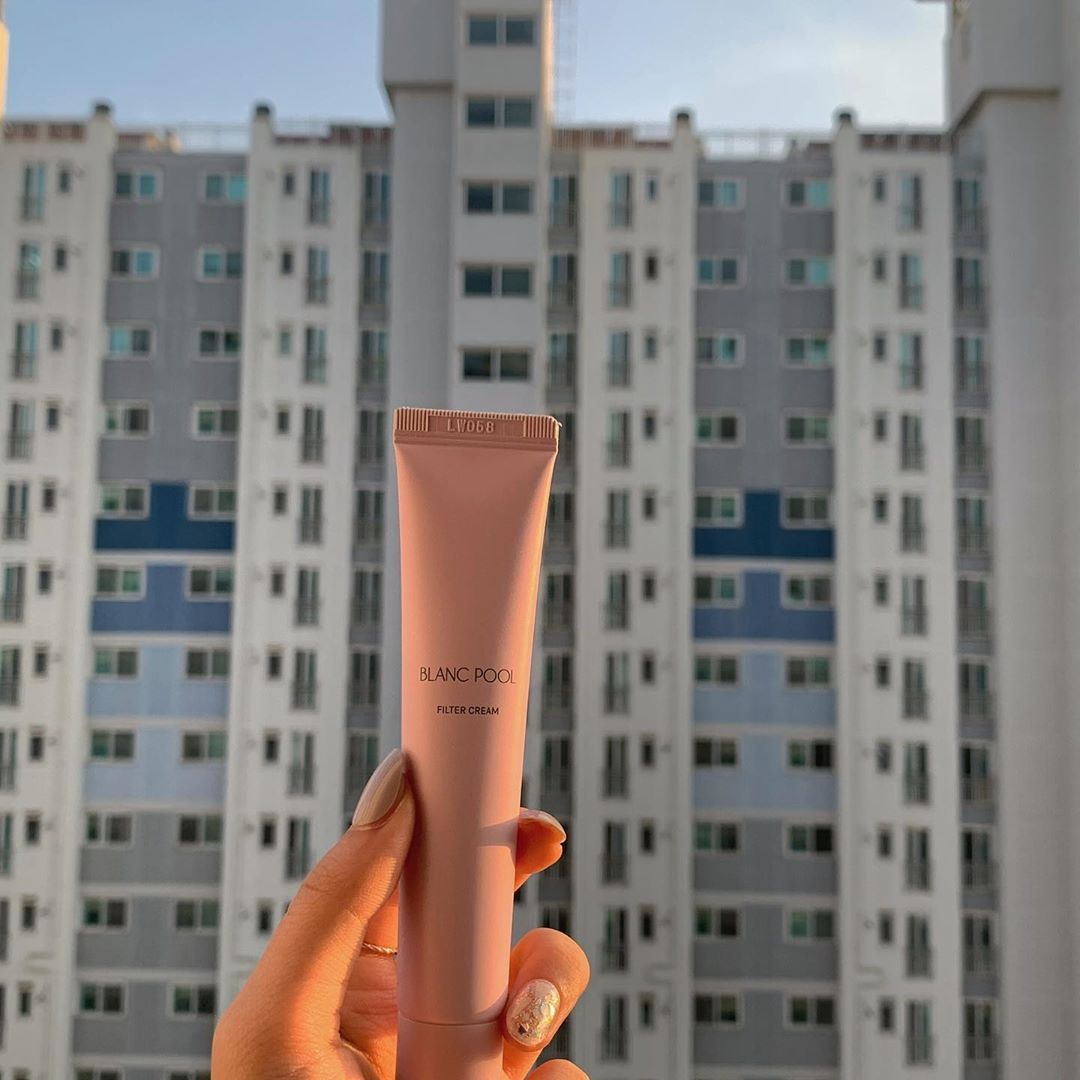 정 경진 on Instagram: “🔅블랑풀 필터크림🔅
전에 쓰던 톤업크림은 바르면 부자연스러워졌는데
이번 톤업크림은 자연스럽게 발려서 만족한 제품 !
끈적거리지도 않고 촉촉해서 완전 최고ෆ
.
.
.

#블랑풀 #필터크림 #블랑플톤업 #블랑풀필터크림 #톤업크림 #톤업크림추천”