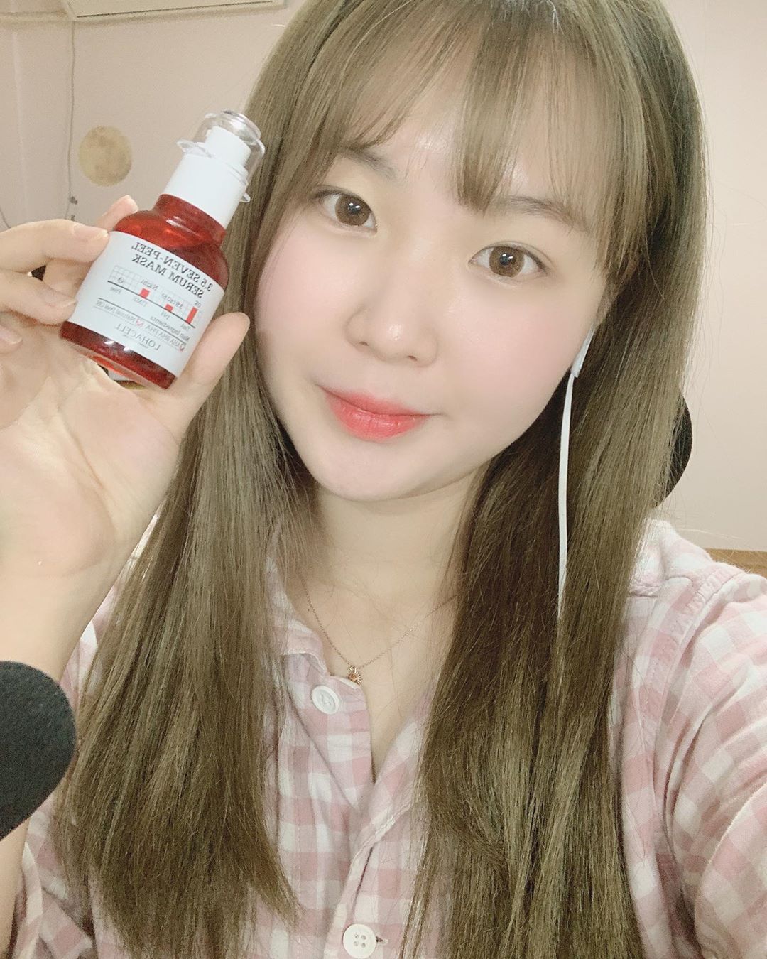 이다영💕(연아) on Instagram: “유해성분도 없고 임상실험까지 다 끝낸 로하셀 쌍욕세럼!!!!! #관리하는여자 #각질제거 #모공관리 #각질관리 #블랙헤드 #뷰티템추천 #얼굴각질제거 #로하셀 #lohacell #로하셀쌍욕세럼 #로하셀3_5세븐필세럼마스크 #18세럼 #쌍욕세럼 #피부관리…”
