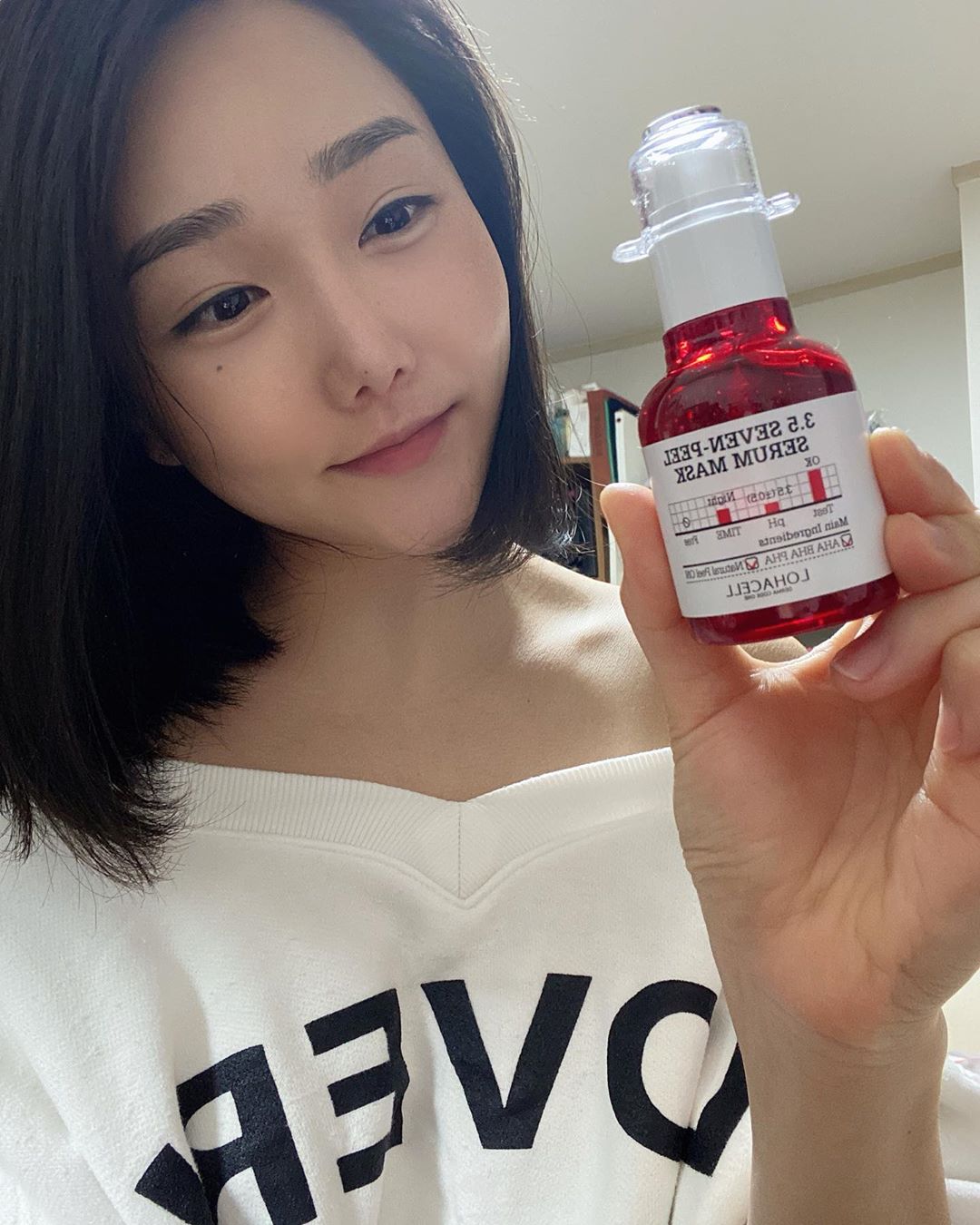 김희진(한나) on Instagram: “⠀ 다리 다친 후로 운동도 못하고 움직임을 최소화한다는 명분 하에 피부관리에도 소홀했더니... 푸석푸석하고 누리끼리 해진 거 같았어요 😖 친구를 잠시 만나러 가야하는데 어쩌지 하다가... 긴급솔루션 ❗️ #로하셀3_5세븐필세럼마스크 ⠀ 바른 후 1분…”
