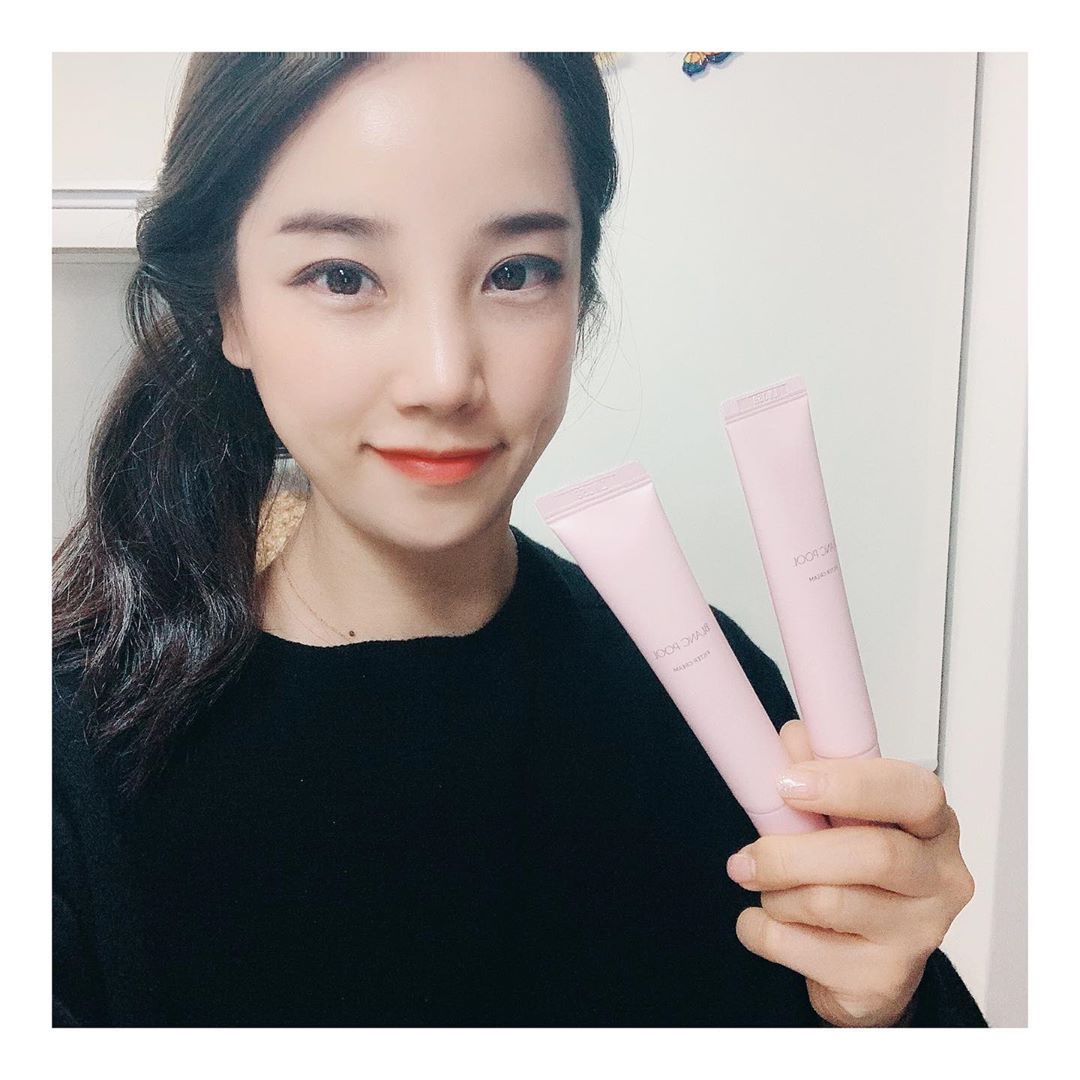 백은지 on Instagram: “▫️ 생기있는 피부를 위한 필터효과를 가진 #블랑풀 신상 필터크림 나도 써봤다!! 기존의 톤업크림들은 너무 부자연스러웠는데 드디어 자연스러운 톤업크림을 찾았다! 😲 - 발림성도 좋고 자연스러워서 생얼인척하기ㅋㅋㅋ😝😝 끈적임이 없어 사용감도 굉장히…”