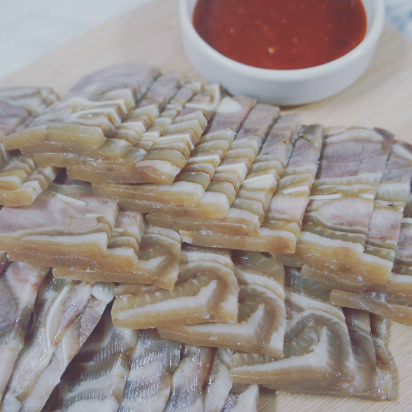 더운날에 요리안하고 꿀맛으로 애들도 잘먹고 너무 좋아 👍
편육 좋아하는 분들 여기 맛집이예요
매운소스가 진짜 너무 잘어울려서 깜짝놀람 :)
재구매 90%정도인둣 신랑이 안좋아하지만
아이들과 저는 흡입했어요

👍👍👍👍👍👍👍

#성효마성왕족발 #캠핑음식 #집들이음식 #술안주 #족발택배 #대전족발 #머릿고기 #전국배송 #인스타족발 #유튜브족발 #에어프라이어