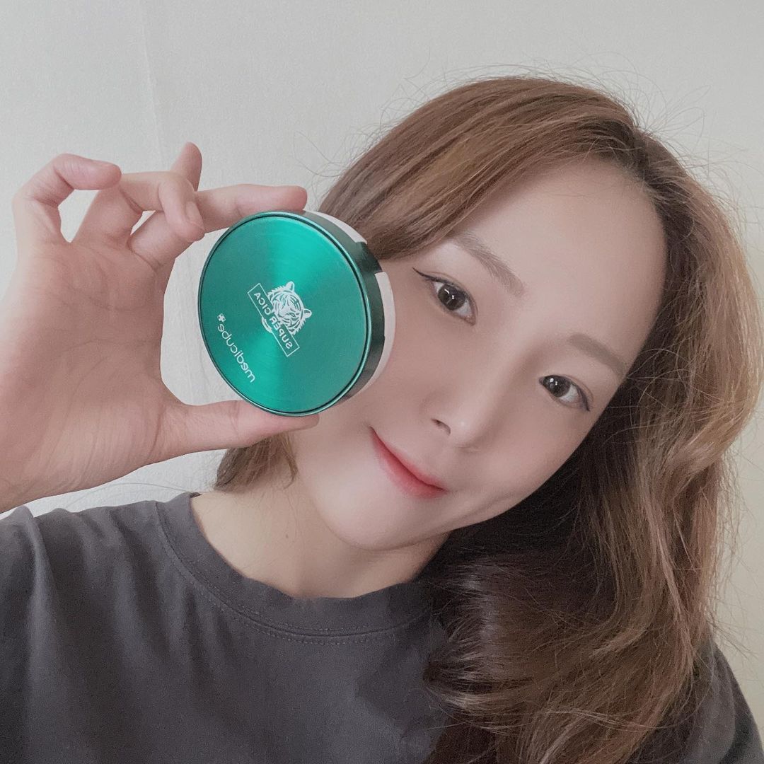 민채아 / ᴍɪɴ ᴄʜᴀᴇ ᴀ on Instagram: “#협찬 ⠀ ⠀ 마스크에 묻어나오지 않아 여름 찰떡 쿠션🧏🏻‍♀️ ⠀ ⠀ 마스크에 매번 화장이 묻어 화장하기 싫었는데 메디큐브가 일 냈어요(!!!)