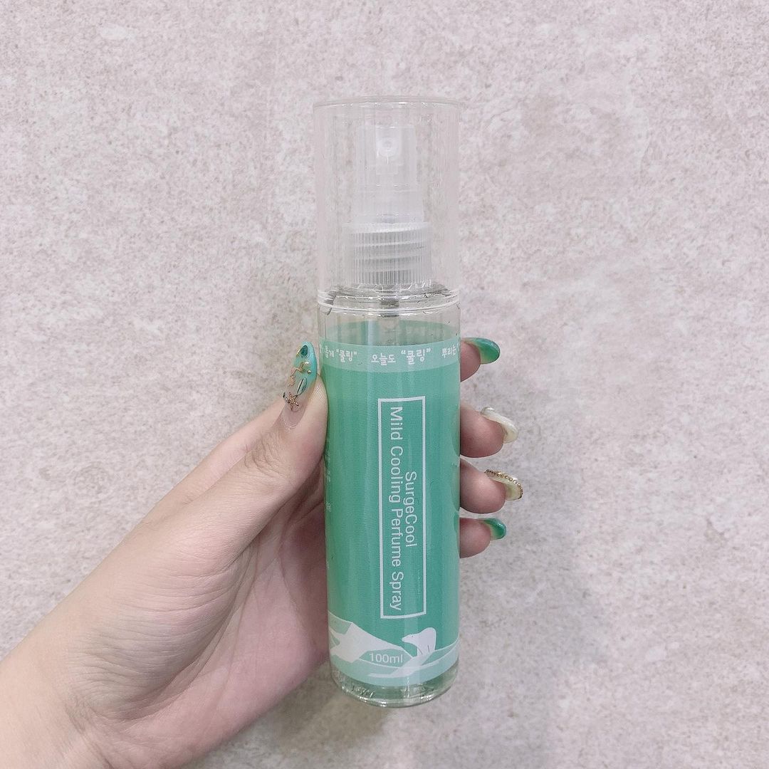 @jidu._.y shared a photo on Instagram: “#협찬 #광고 💚써지쿨 마일드 쿨링 퍼퓸 스프레이💚 💚기존 써지쿨 쿨링 스프레이에 향기를 더해 출시한 마일드 쿨링 퍼퓸스프레이 💚쿨링감과 허브향이