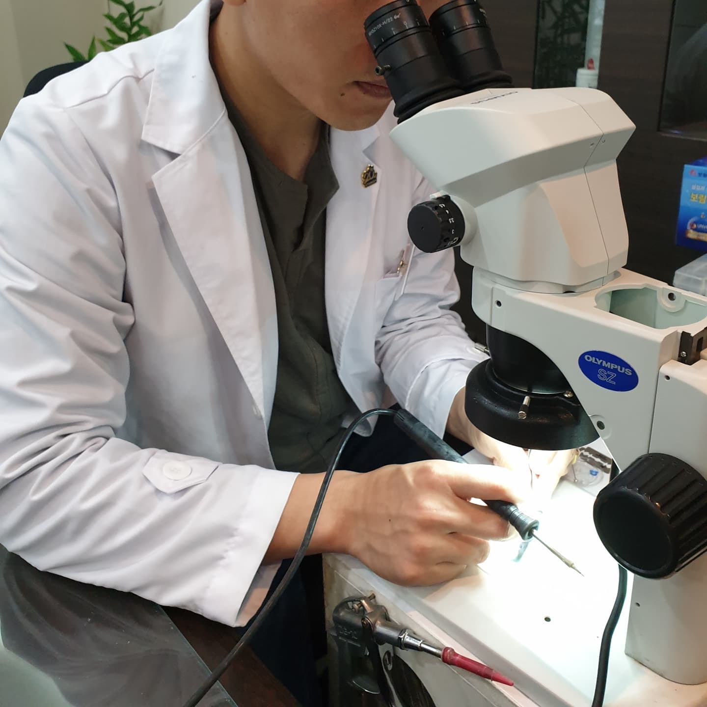 #광고 

클럽 처럼 시끄러운 곳을 자주 방문하거나, 
큰 볼륨으로 장시간 이어폰을 착용하는 등
여러가지 원인으로 인해 보청기를 착용하는 연령대가
점점 낮아지고 있다고 해요. 

난청이 의심이 되면 하루빨리 정확한 검사를 받고
보청기를 착용하여 청력이 더 나빠지지 않도록 관리를 해야하는데요!

보청기를 어디서 맞춰야하나 고민이라면
스타키 보청기 일산센터(장항동), 화정센터(화정동) 추천해드리고 싶어요!
첨단 장비를 통해 정확하게 측정하고,
내 귀에 가장 꼭 맞는 편안한 보청기를 맞춤해주신답니다.

👉 스타키 보청기 일산센터
경기 고양시 일산동구 정발산로 47(장항동) 
영업시간 : 평일 10:00~18:00 / 토요일 10:00~15:00 / 주말 및 공휴일 사전예약시 상담가능
전화문의 : 031-907-6886

👉 스타키 보청기 화정센터 
경기도 고양시 덕양구 화신로 260번길 66 (화정동)
전화문의 : 031-965-6548

💬
2020년 7월 1일부터 보청기 지원금 제도 변경되어
2020년 8월 이후부터는 보청기 특정 모델에 대해 지원이 되는데요,
청각장애등록자가 '보청기구매지원금'을 받고자 할땐
적용 15세 이하 아동의 경우 최대 262만원 지원이 된다 하니
참고하시고 이용하시면 좋을 것 같아요!

#스타키보청기 #일산보청기 #화정보청기 #난청 #보청기 #효도선물 #부모님선물 #보청기구입 #보청기수리