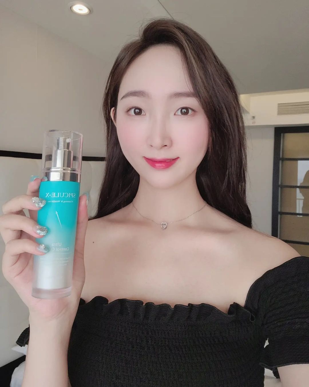 @lovely_gracekang on Instagram: “울트라크림 필요하신분 🧚🏼‍♂️ 1.트러블 완화/개선 피부 속 노폐물을 배출시켜 피부 트러블을 해결해주며트러블 색소침착, 흉터 등을 개선시켜줍니다 2.맑