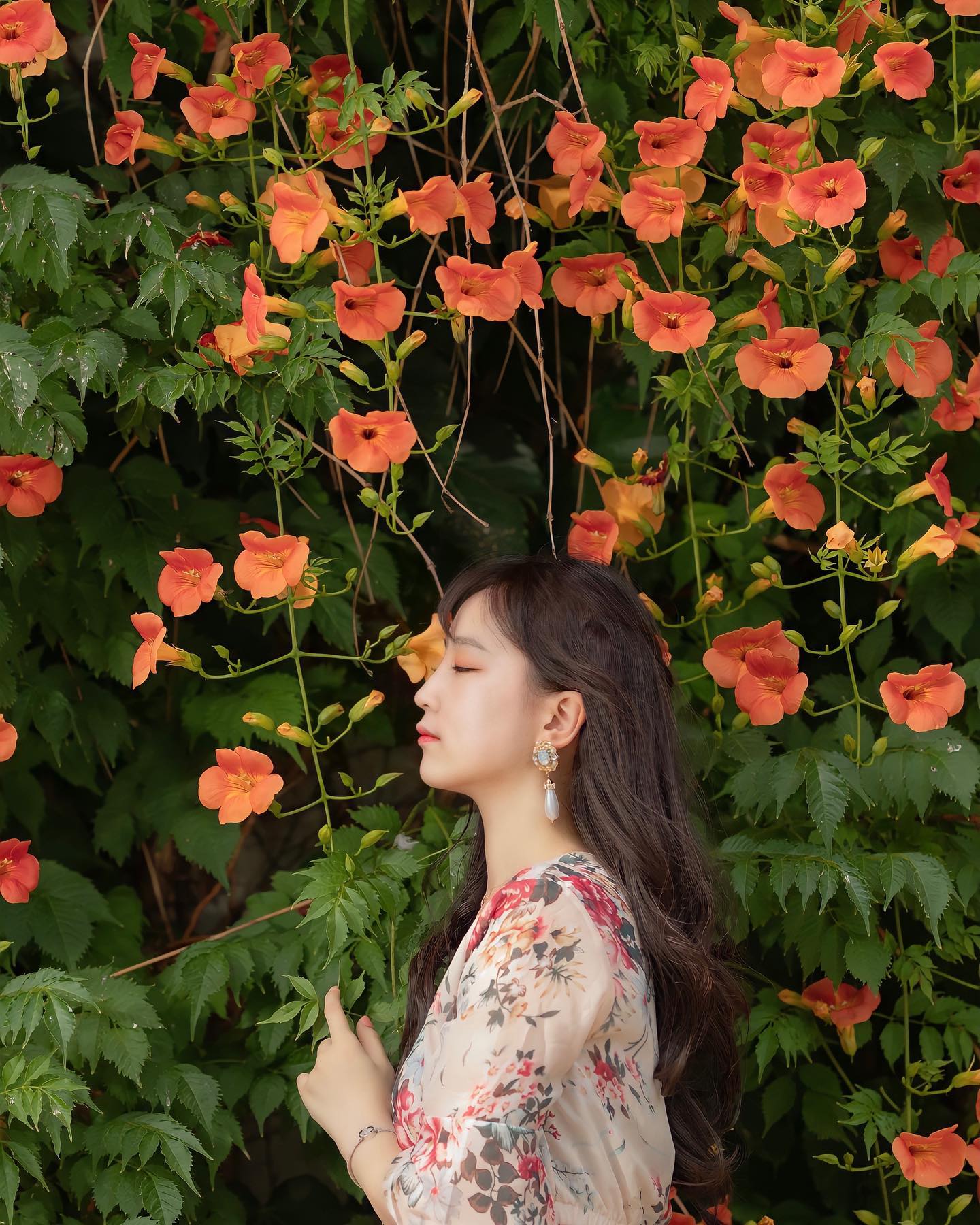 능소화
.
.
.
.
#야외촬영 #한강 #능소화 #꽃구경 #일반인모델 #일반인화보 #날이덥다
