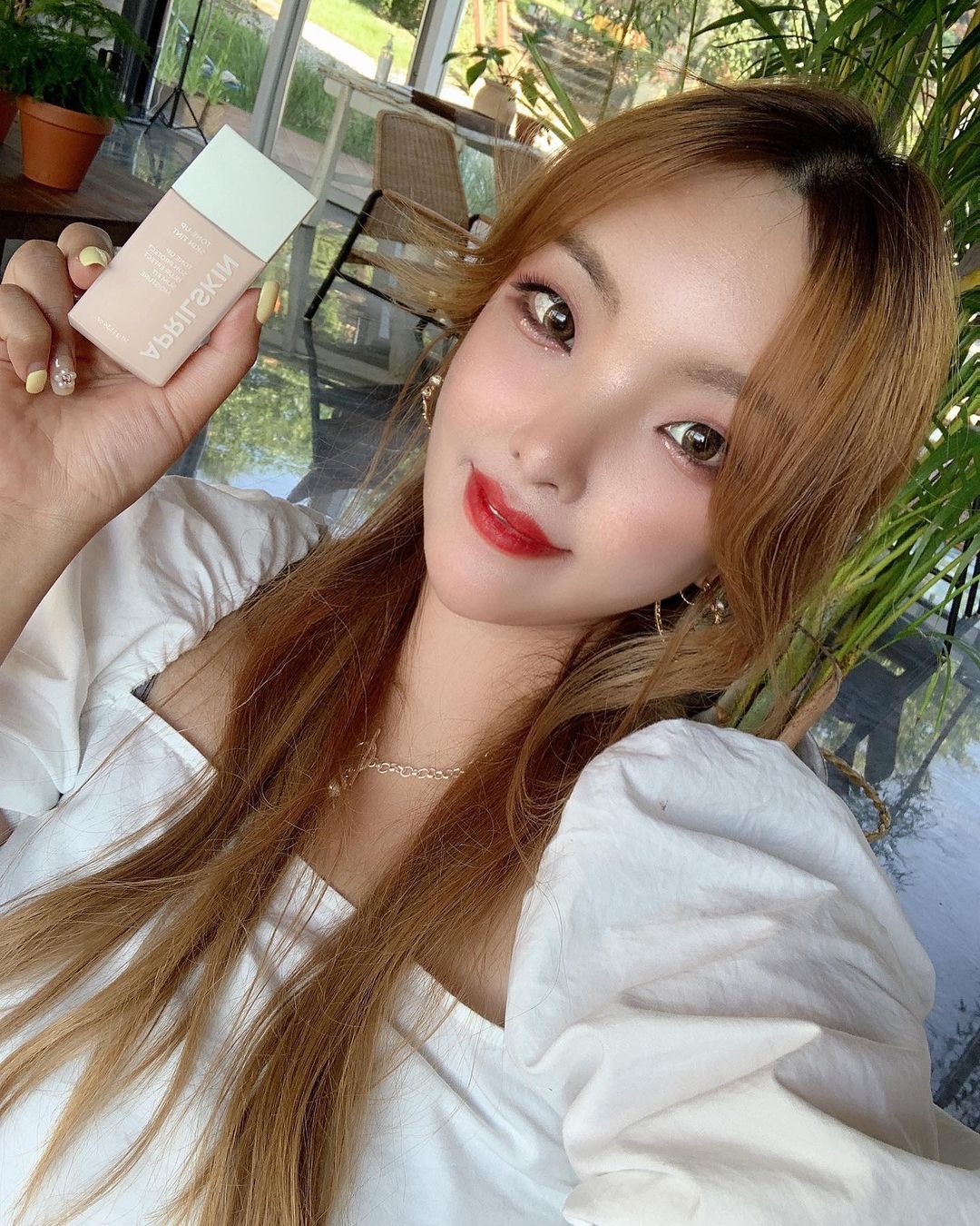 다니 Danii on Instagram: “#광고 한방에 자외선차단 + 톤업 + 커버 까지 가능한 에이프릴스킨 신상! #톤업스킨틴트 이에요ෆ̈ 톤업크림보다 메이크업베이스처럼 커버력도있고 피부톤이 핑