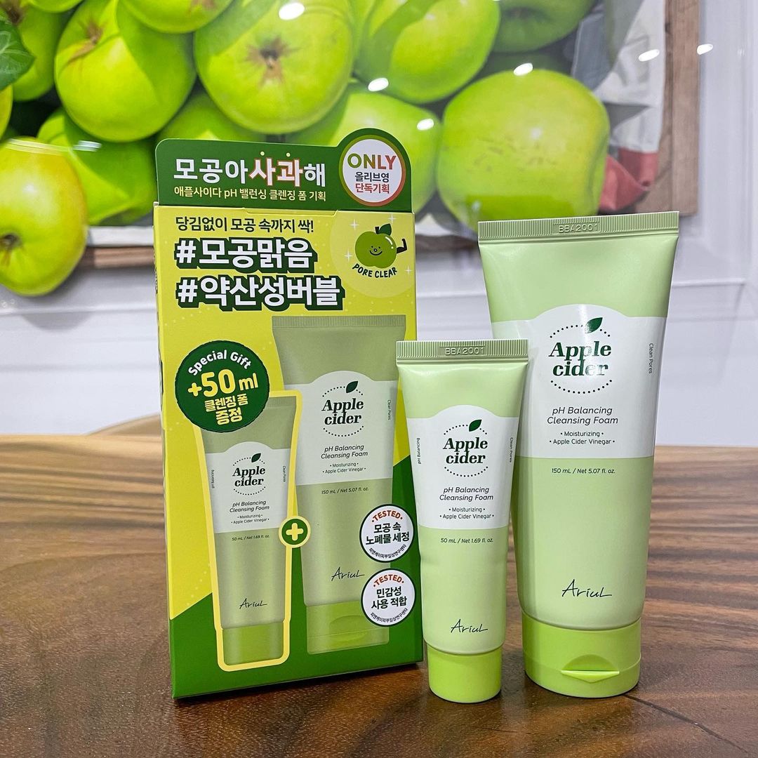 @hello.hae.yoon shared a photo on Instagram: “-#제품제공 모공고민을 해결해주는 #아리얼 #Ariul #애플사이다 클렌징폼 🍏 100% 아오리 사과즙 함유! 쫀쫀한 풍성버블이 세정력도 좋구 냄새가 사과향이