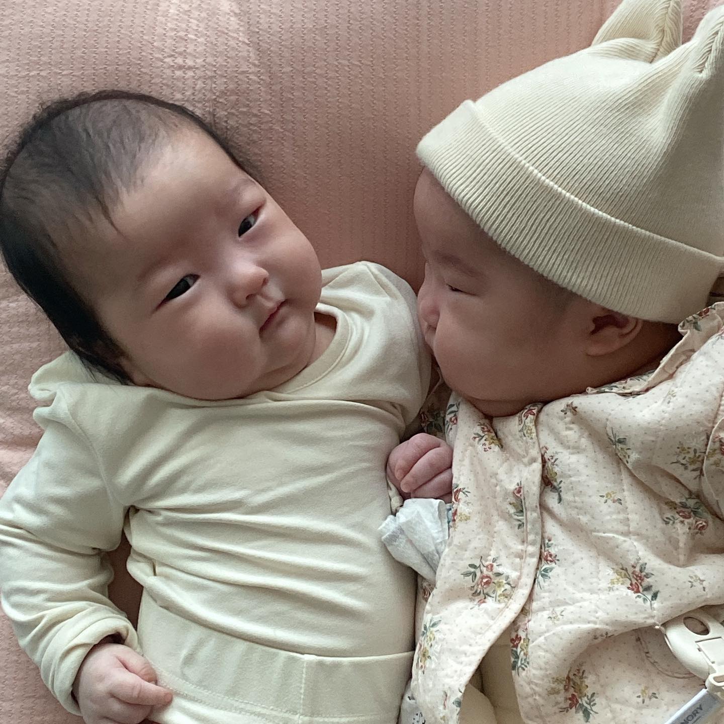 ｂｏｍｓｏｍ _

우리 봄솜이 보고싶다고 해주셔서
감사해요🤎

애들 컨디션도 그렇고 제일 큰거는
제가 좀 멘붕이 와버려서..
그 동안 그냥 좀 휴식기(?)를
가졌어요🥲 정말 아무것도 하기
싫더라구요.......

이제 조금씩 애기들 소식도 그렇고
소통 많이 하러 다닐게요~~~!💛