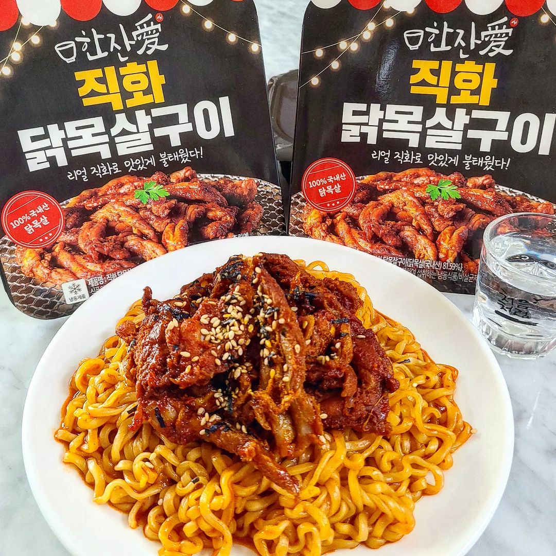 지니얌얌 on Instagram: “#협찬 🔥진짜 직화 닭목살구이🐔 제품리뷰 [#한잔애 직화 닭목살구이] 📍한잔애 직화 닭목살구이 (￦7,900원 / 한잔애 공홈 기준) 시국이 시국인지라 집에서 한 잔 하