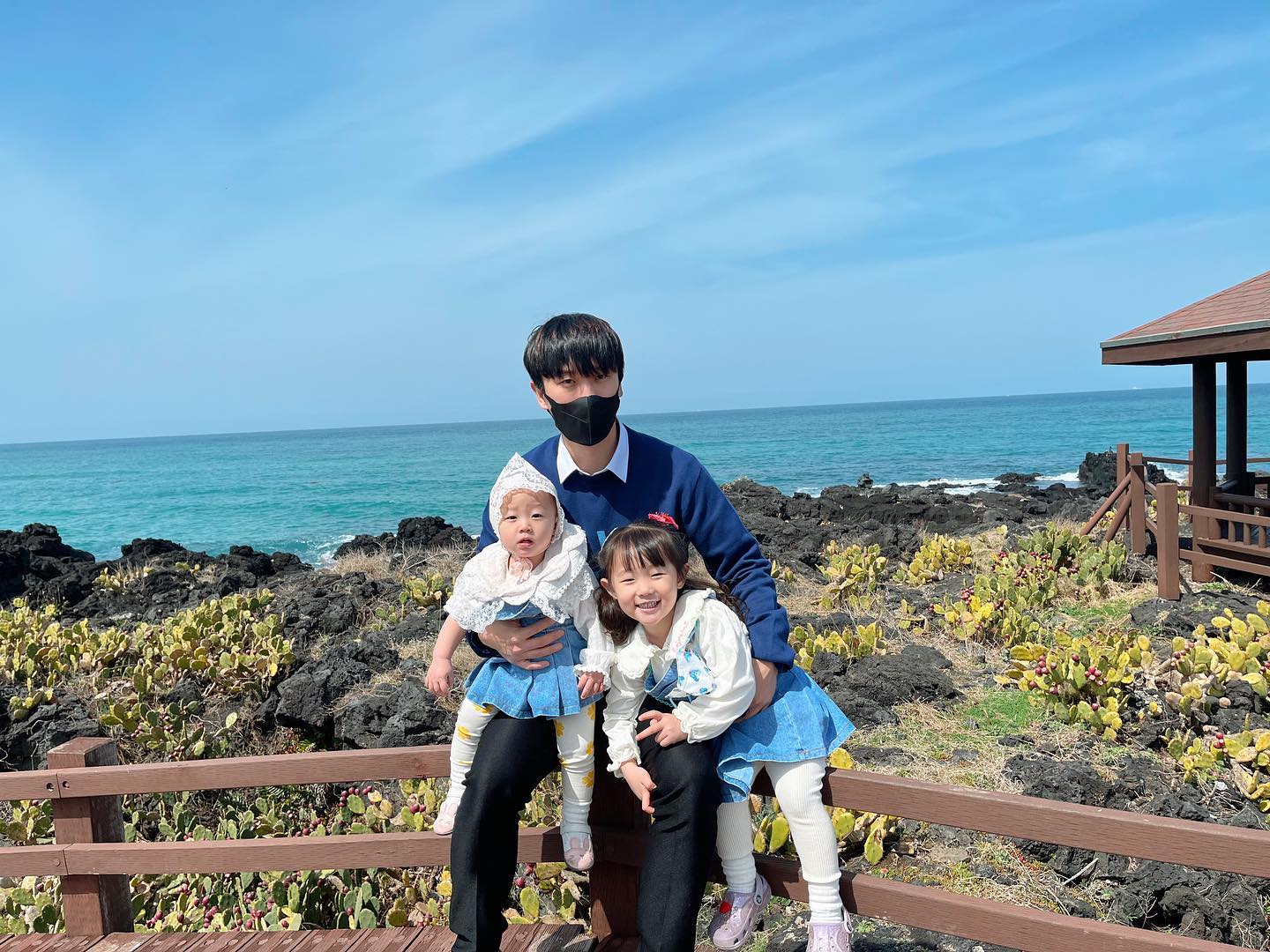 제주에 이런 곳이 있단 걸
나만 몰랐다니😭
진짜 너무 예쁜데 산책로 길까지 좋은 곳
우리 가족사랑해❤️😎❤️