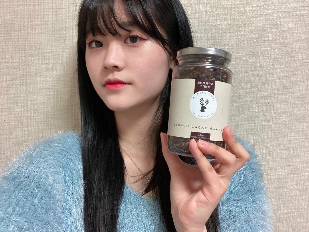 김은교 on Instagram: “#모던구루서포터즈2기 요즘에 정신 없어서 밥도 잘 못 챙겨먹고 있는데 그럴 때 간식으로 먹기 너무 좋은 그래놀라 💛 가방에 넣어두고 배고플 때마다 하나씩 꺼내먹는