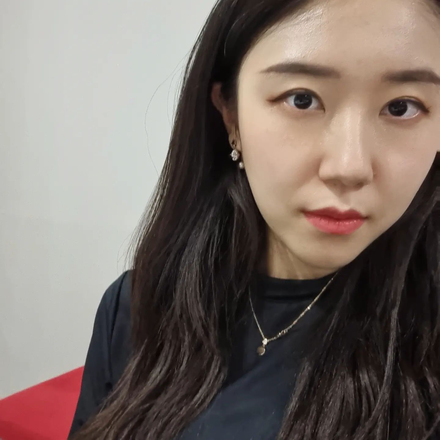 2시간동안 수다+피부관리 받고나서 피부탱탱해서 터지는중 

루미스파 너무 사고싶어요...
하고나니깐 얼굴 근력운동한느낌
개~운했어요 

돈모아서 꼭 루미스파 사는걸로

hellosoong 피부전문가 한테 처음 받아보는 관리
이마가 번쩍♡